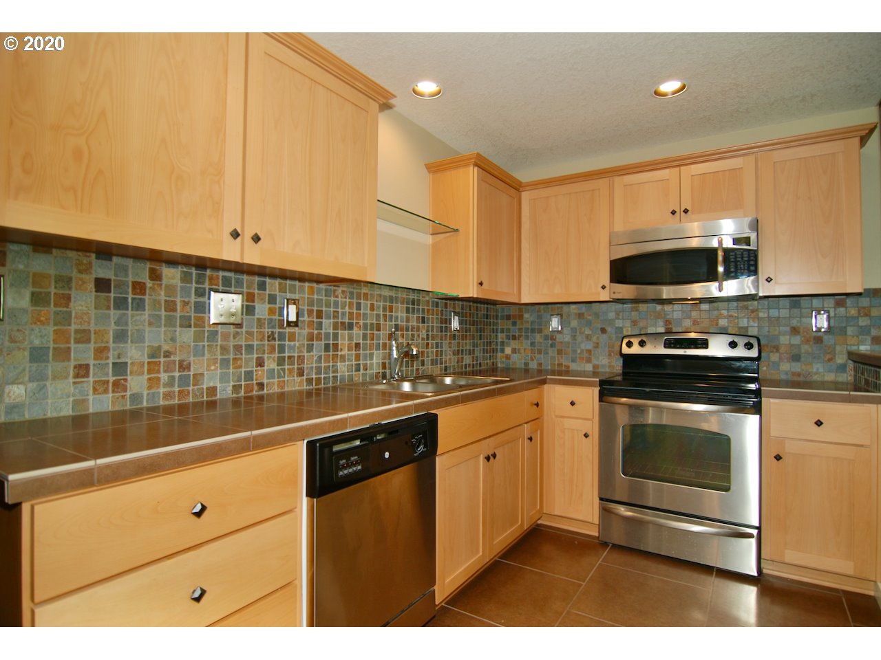 Photo #3: 20377011 Listing 