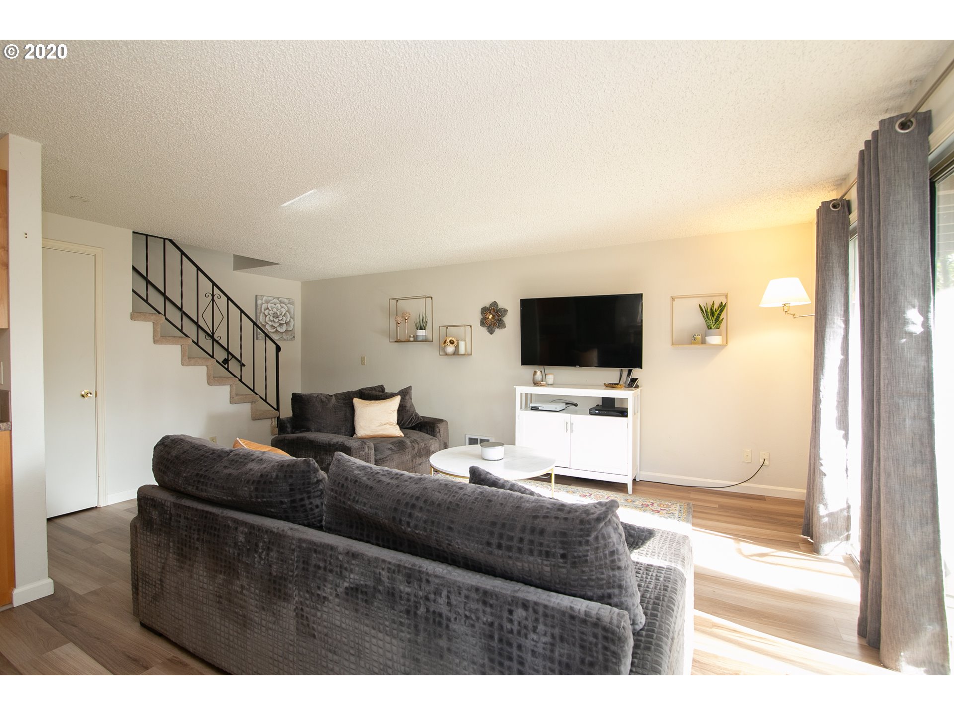 Photo #2: 20378896 Listing 