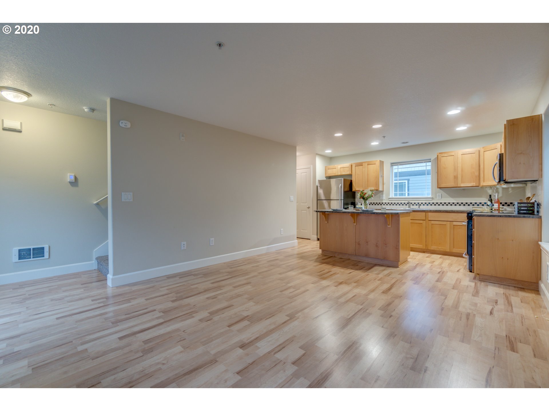 Photo #4: 20379203 Listing 