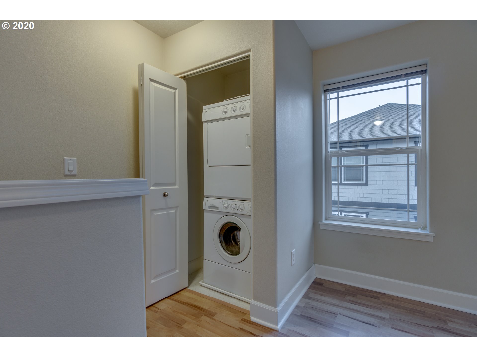 Photo #6: 20379203 Listing 