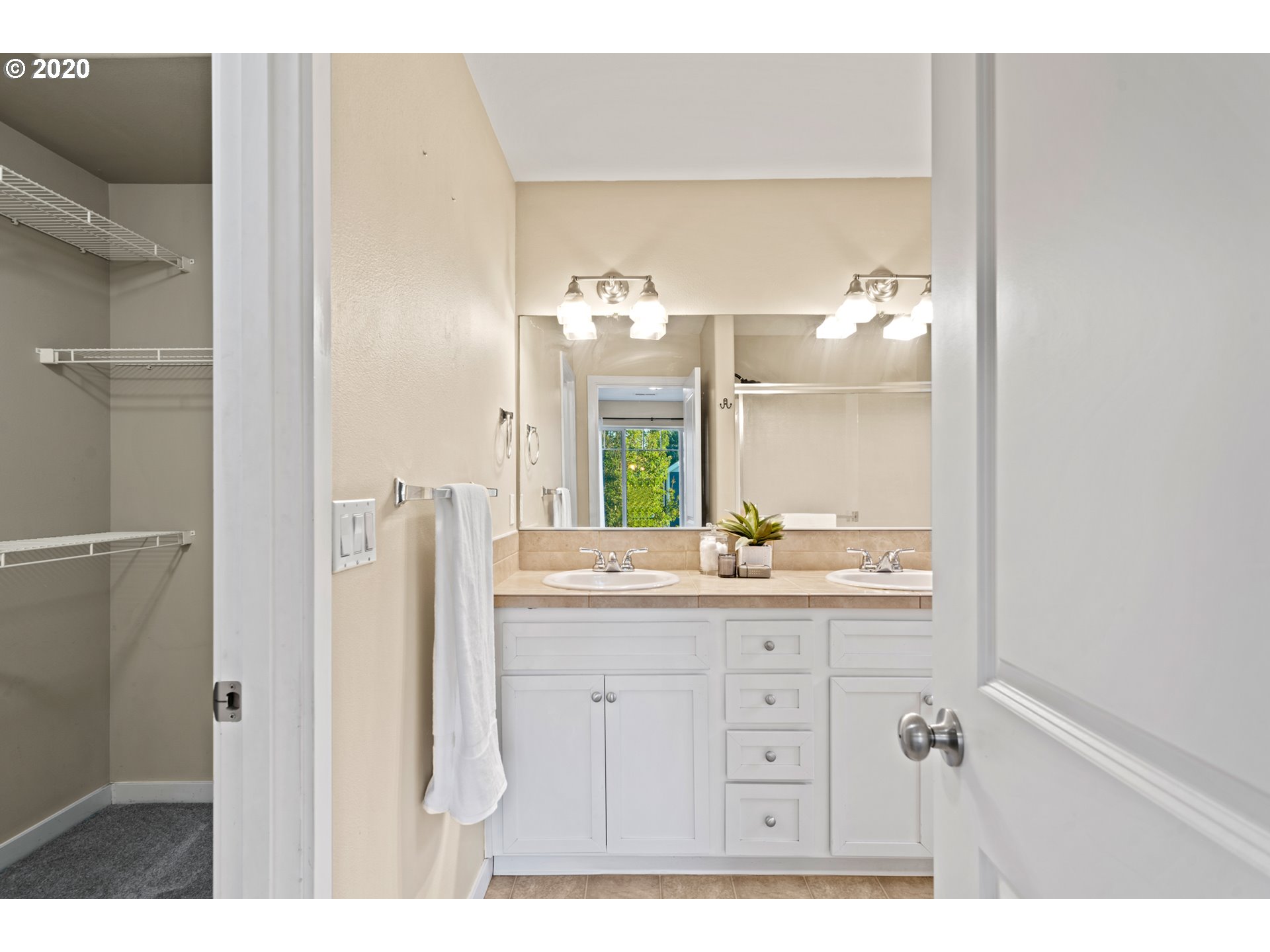 Photo #4: 20380778 Listing 