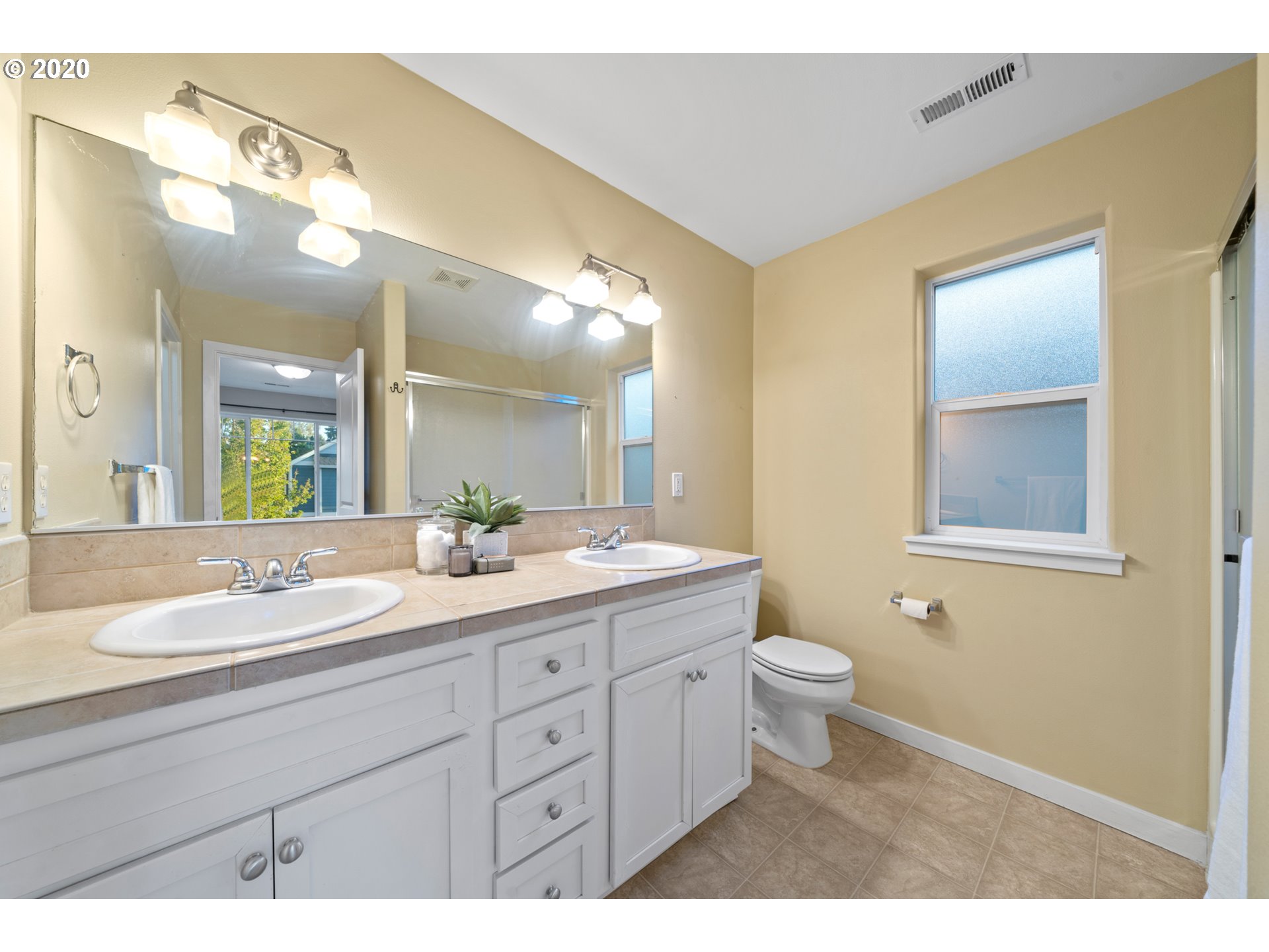 Photo #5: 20380778 Listing 