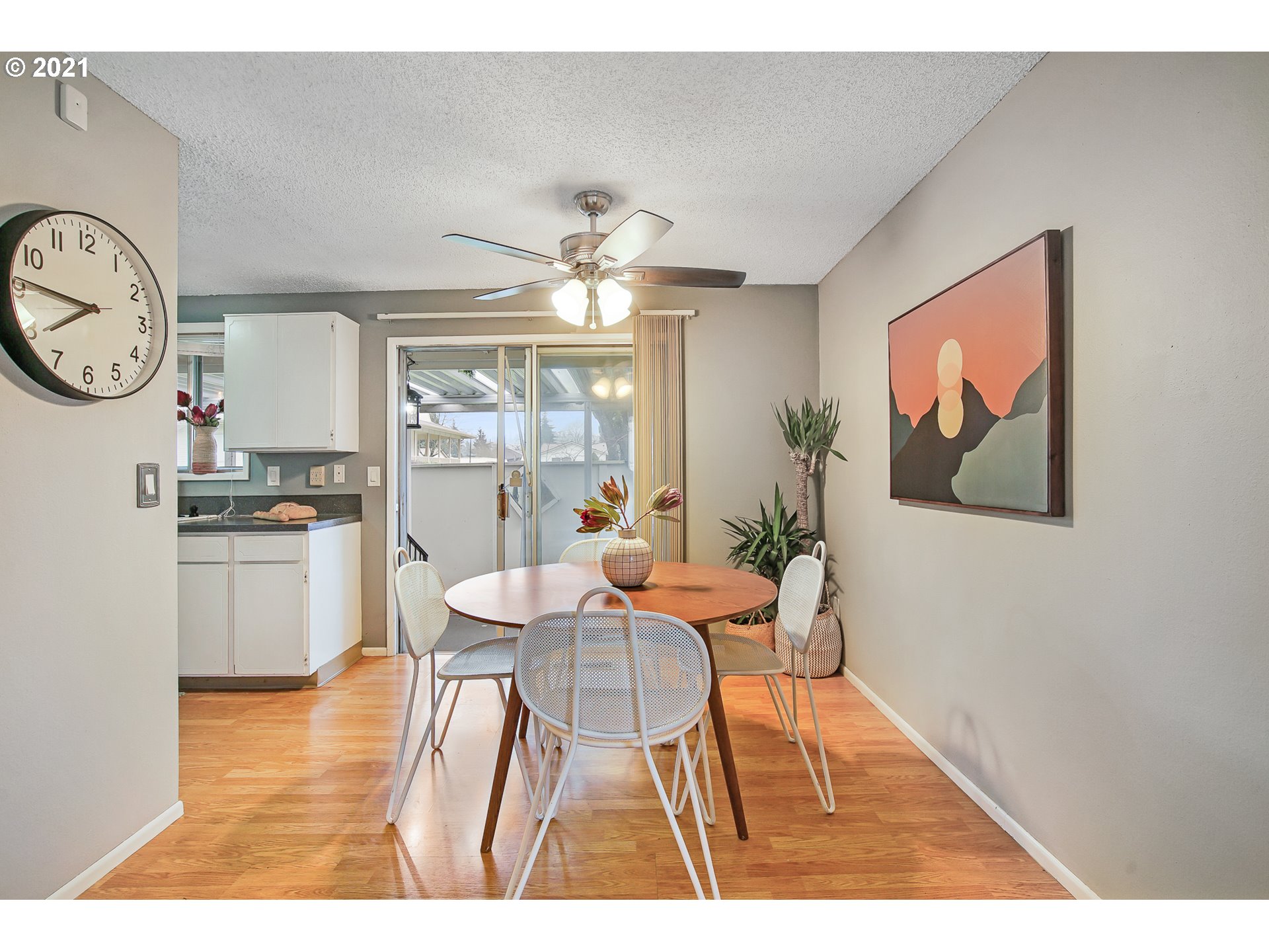 Photo #5: 20381174 Listing 