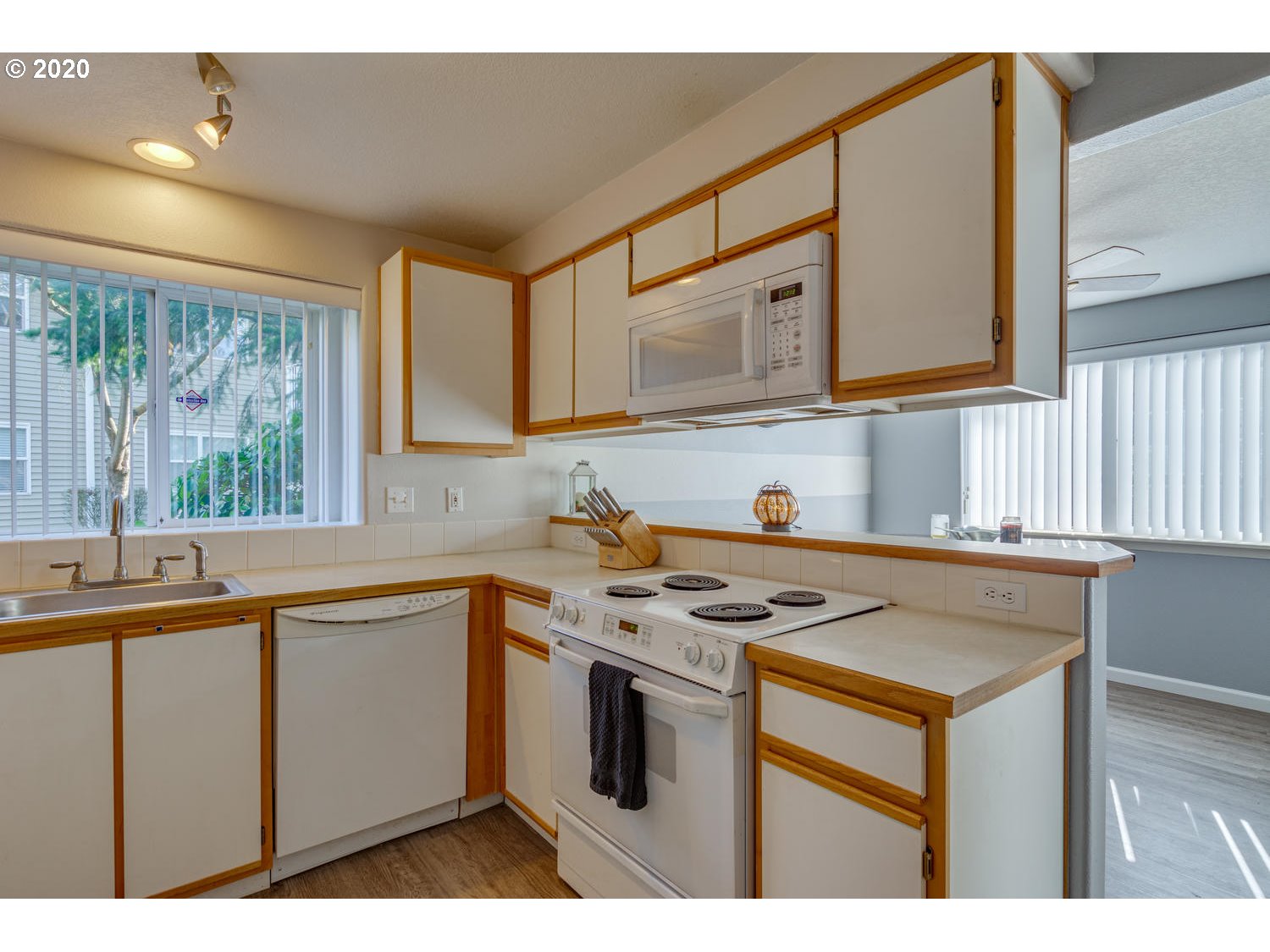 Photo #4: 20382477 Listing 