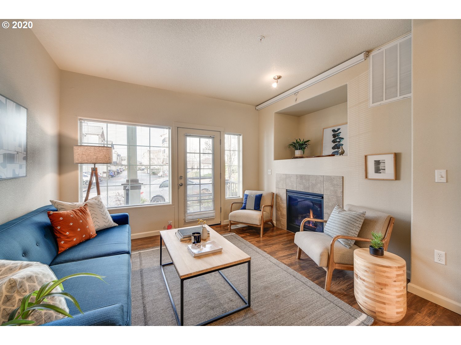 Photo #5: 20385172 Listing 