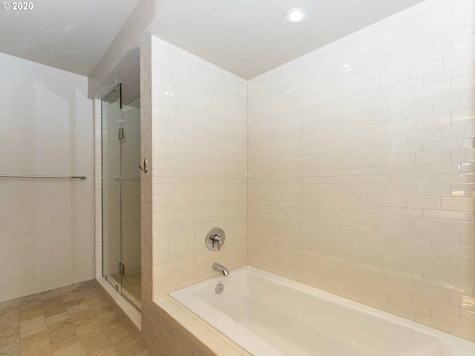 Photo #2: 20390512 Listing 