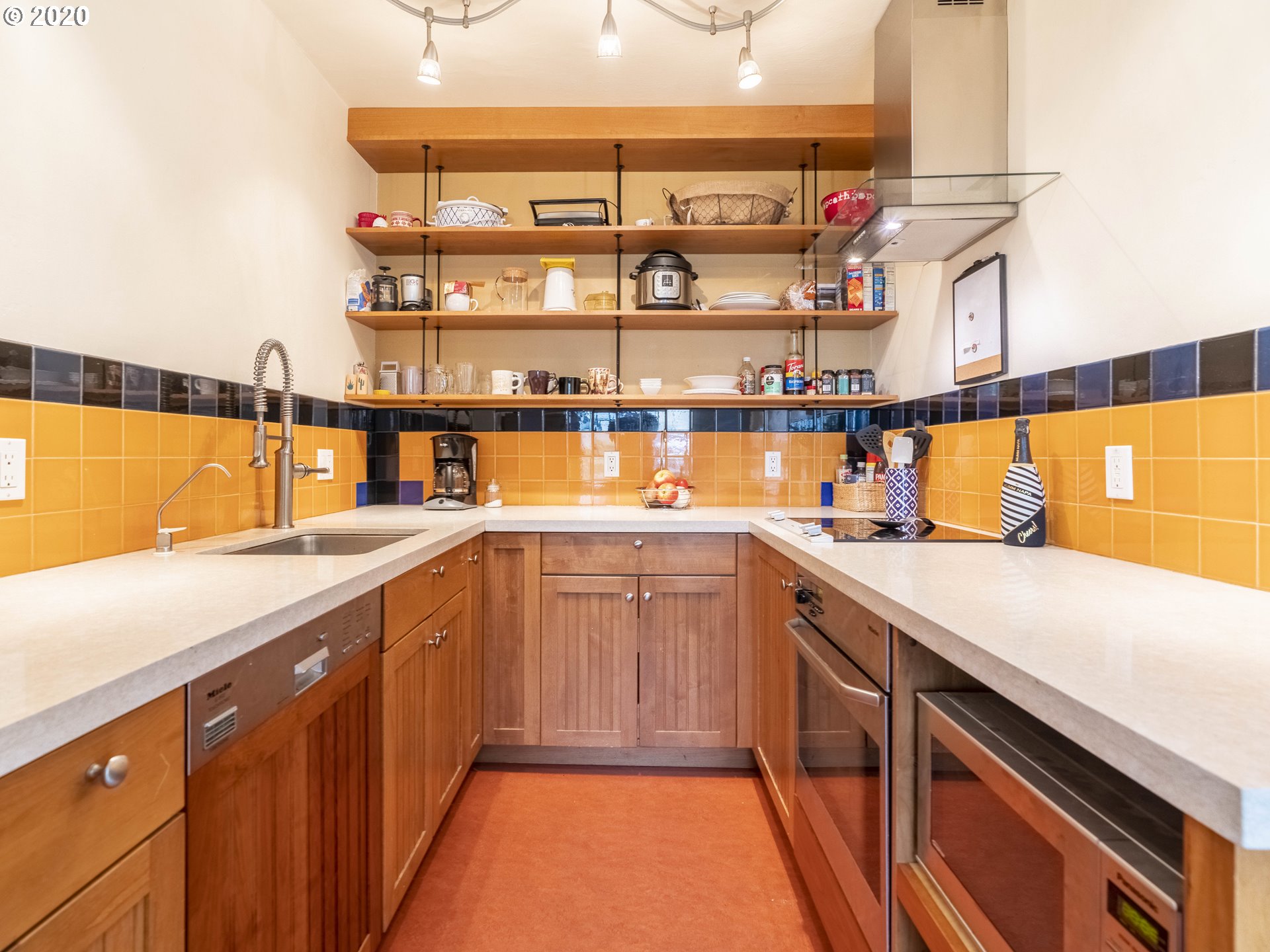Photo #5: 20400491 Listing 