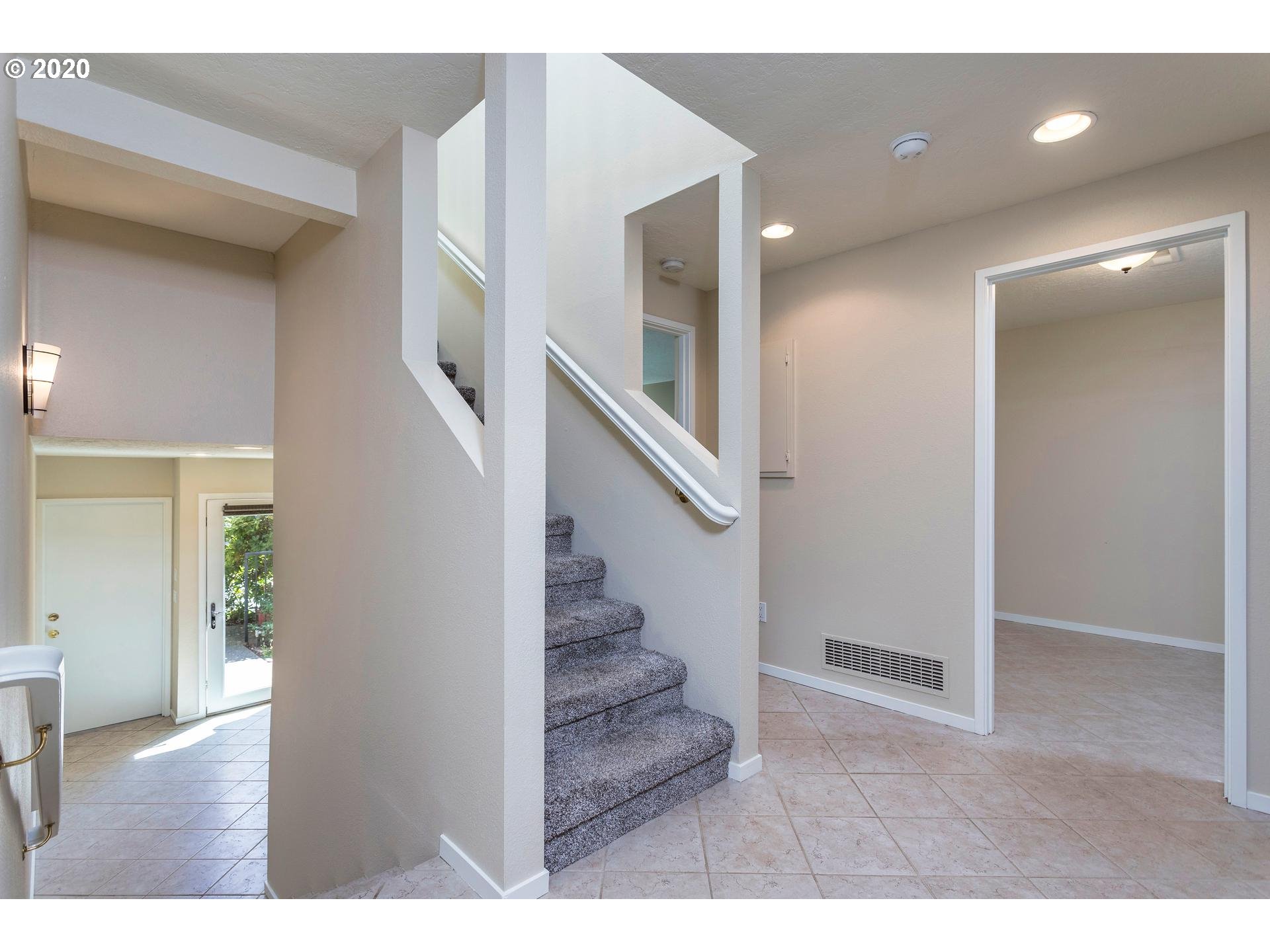 Photo #6: 20400746 Listing 