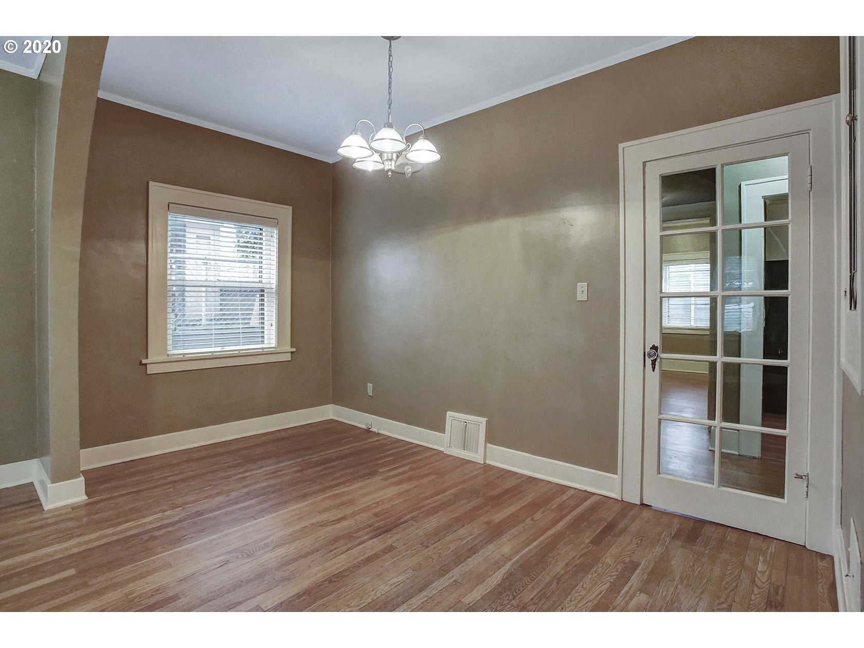 Photo #3: 20402239 Listing 