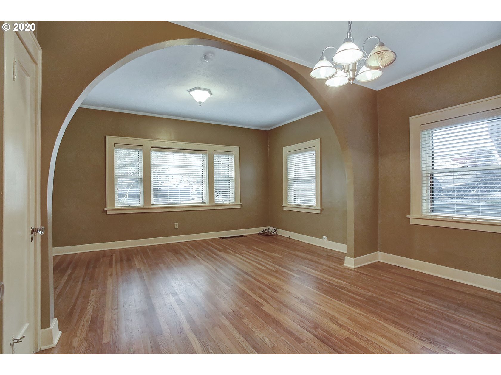 Photo #5: 20402239 Listing 