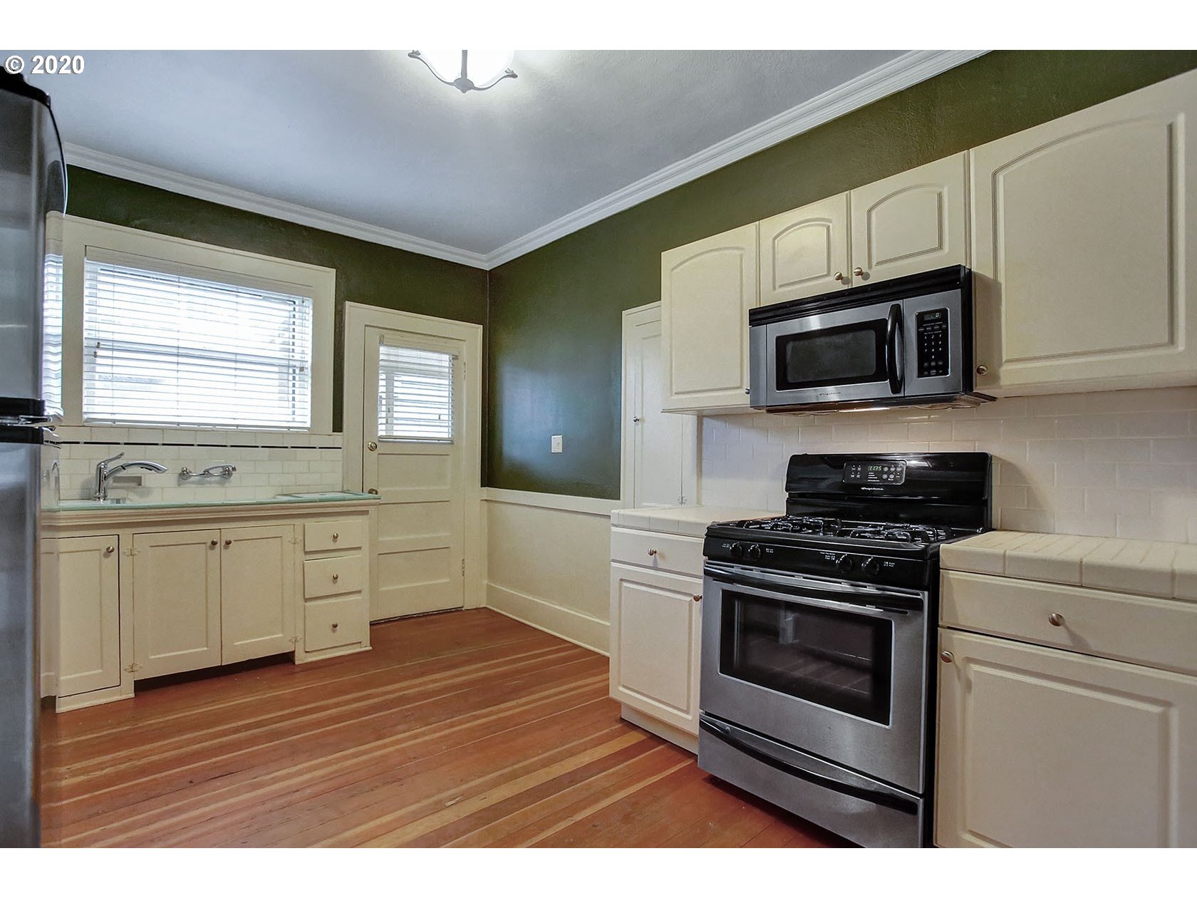 Photo #6: 20402239 Listing 
