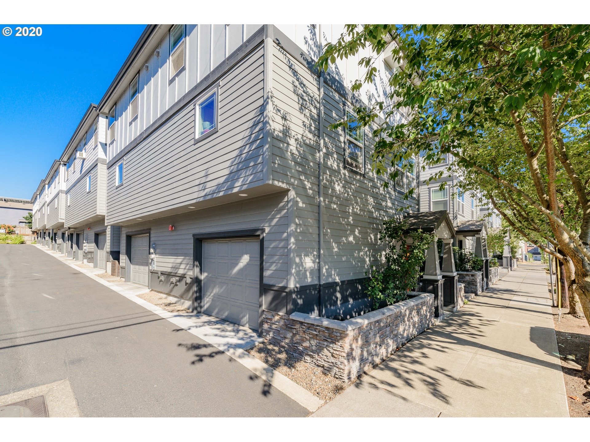 Photo #4: 20402979 Listing 