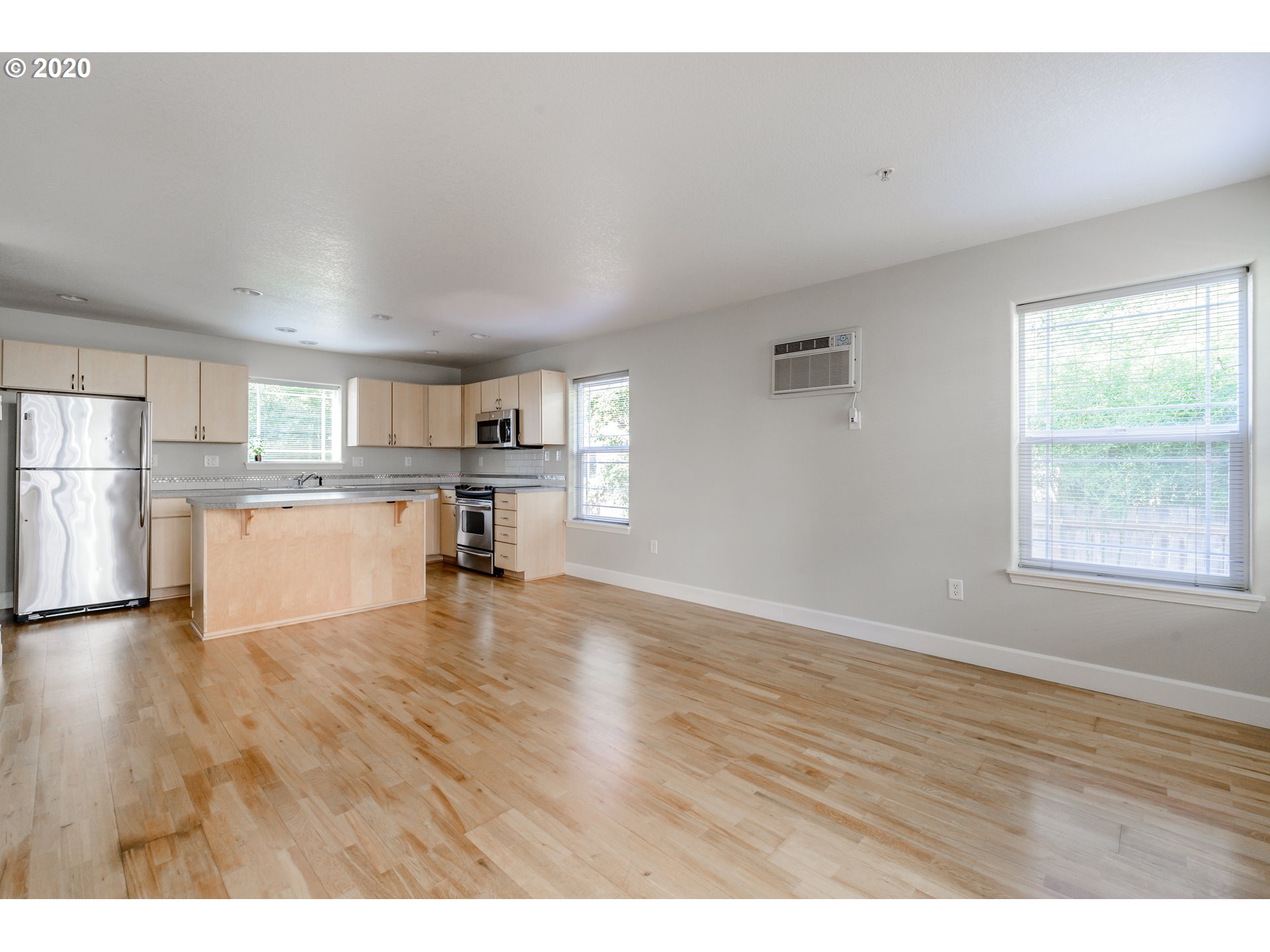 Photo #5: 20402979 Listing 