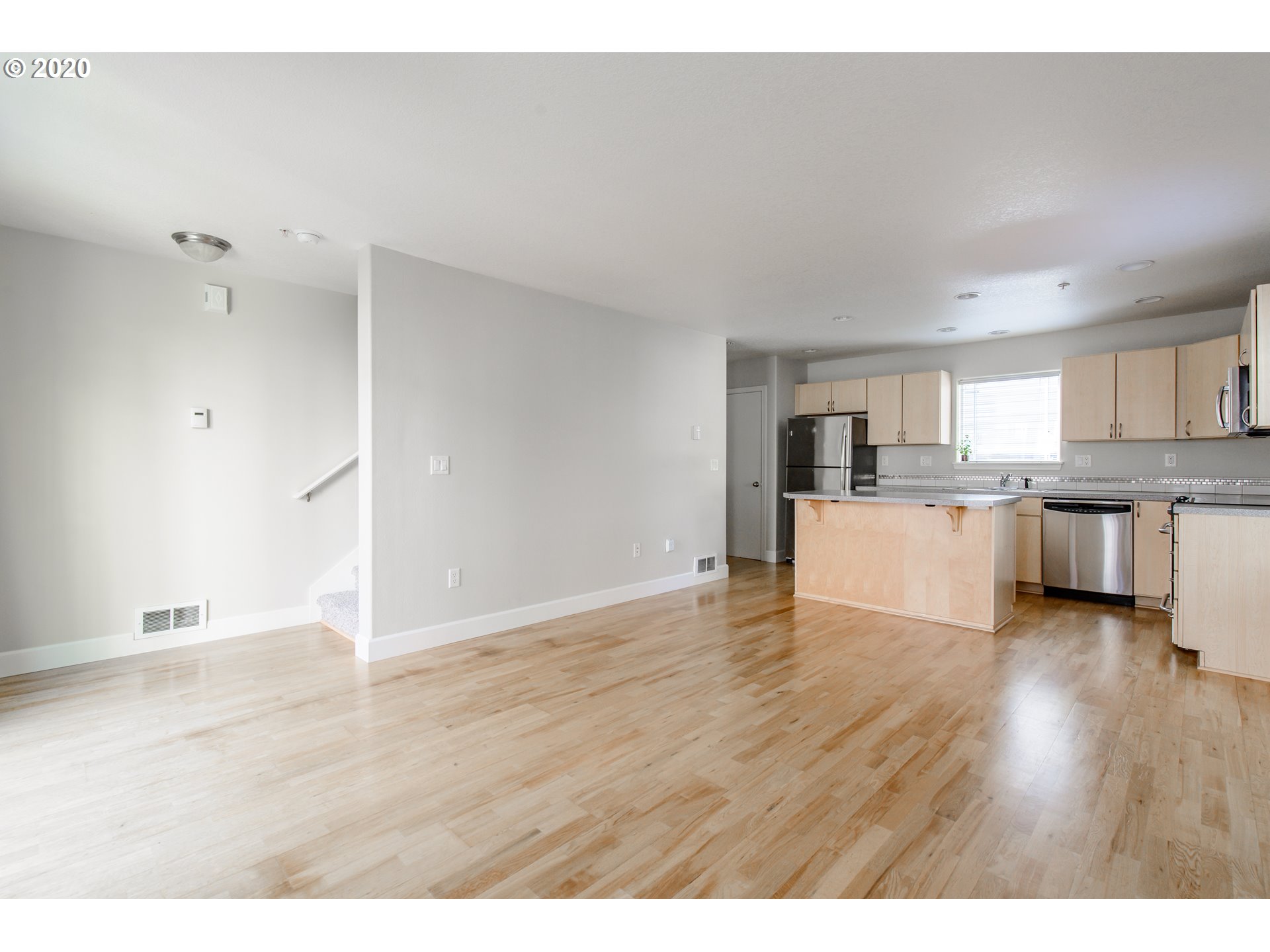 Photo #6: 20402979 Listing 