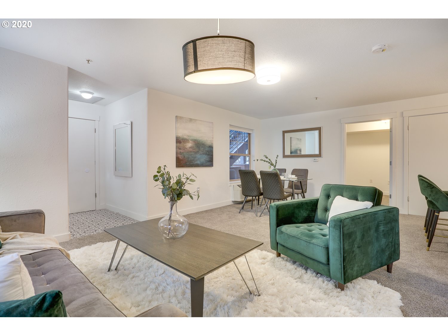 Photo #4: 20404807 Listing 