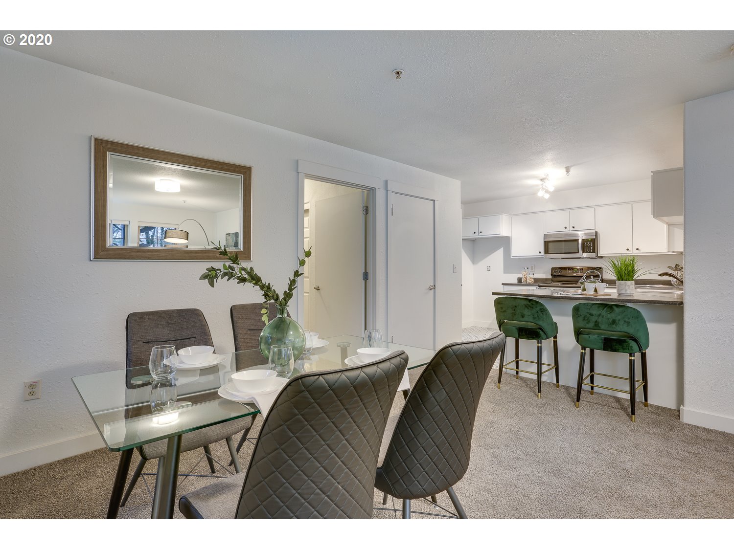 Photo #6: 20404807 Listing 