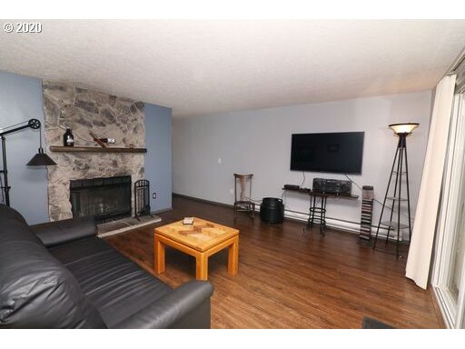 Photo #4: 20406607 Listing 