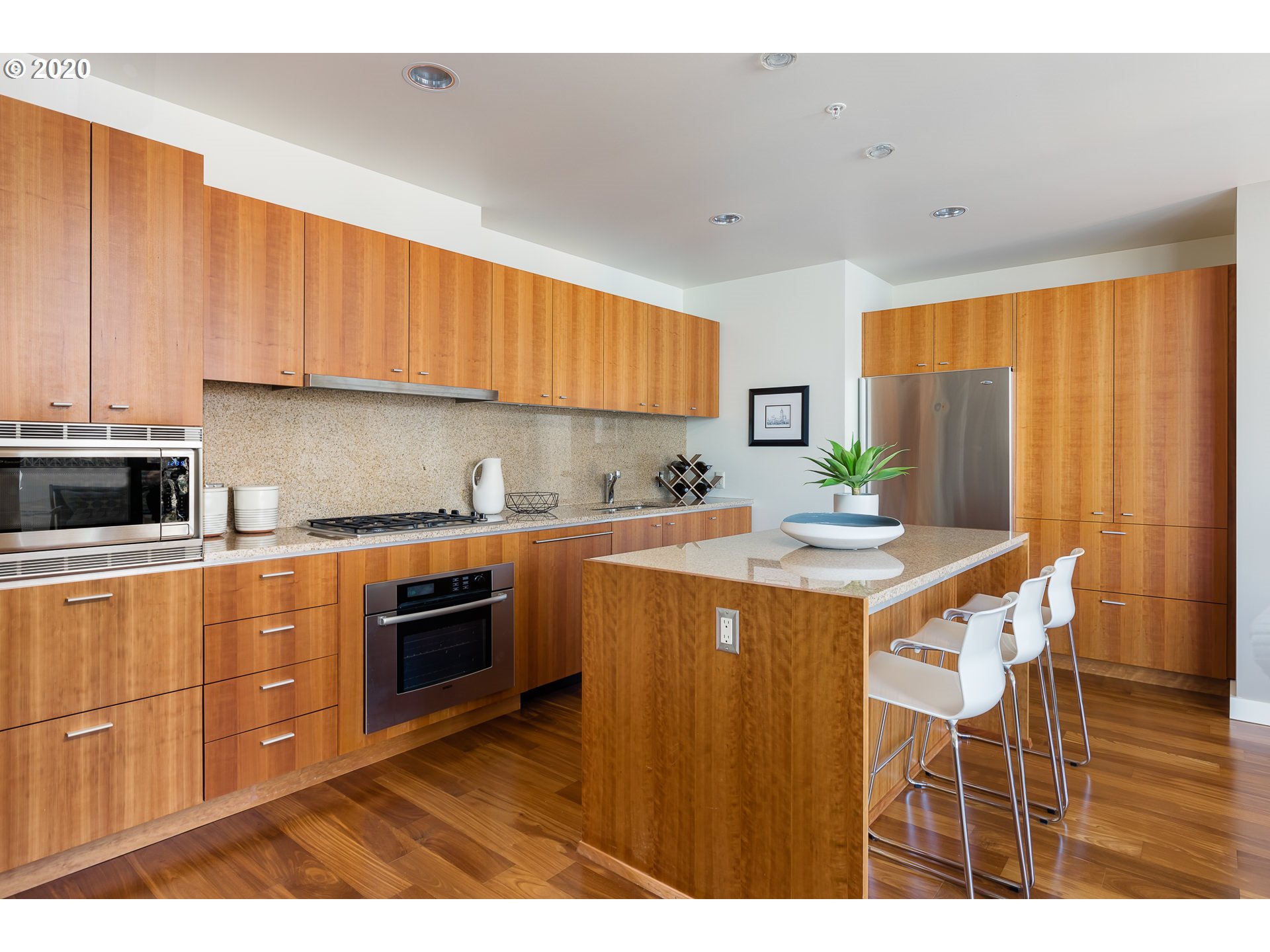 Photo #2: 20406707 Listing 