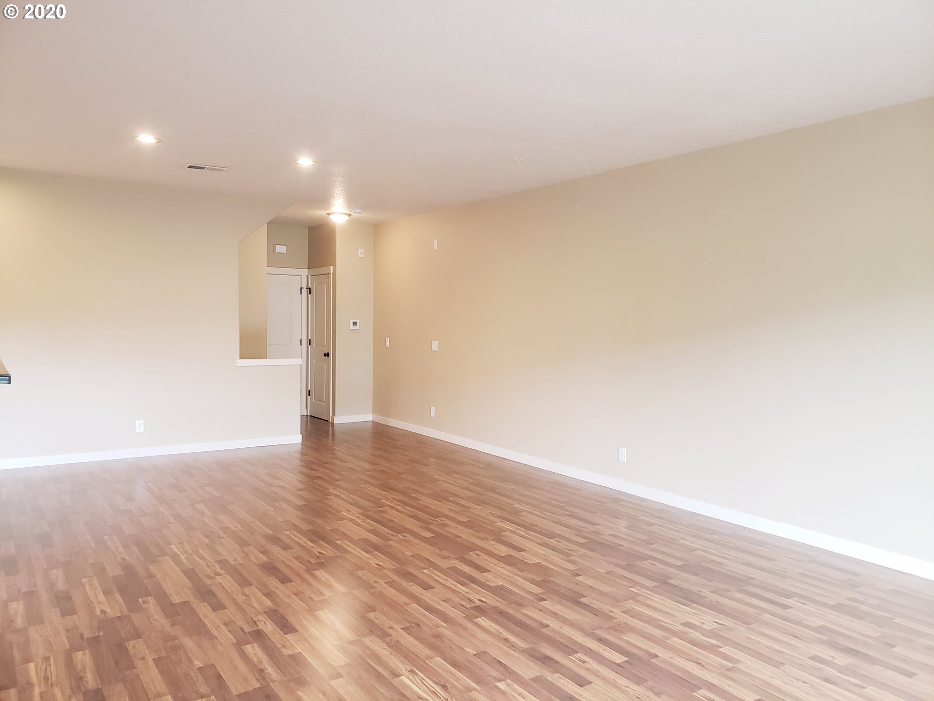 Photo #3: 20407557 Listing 