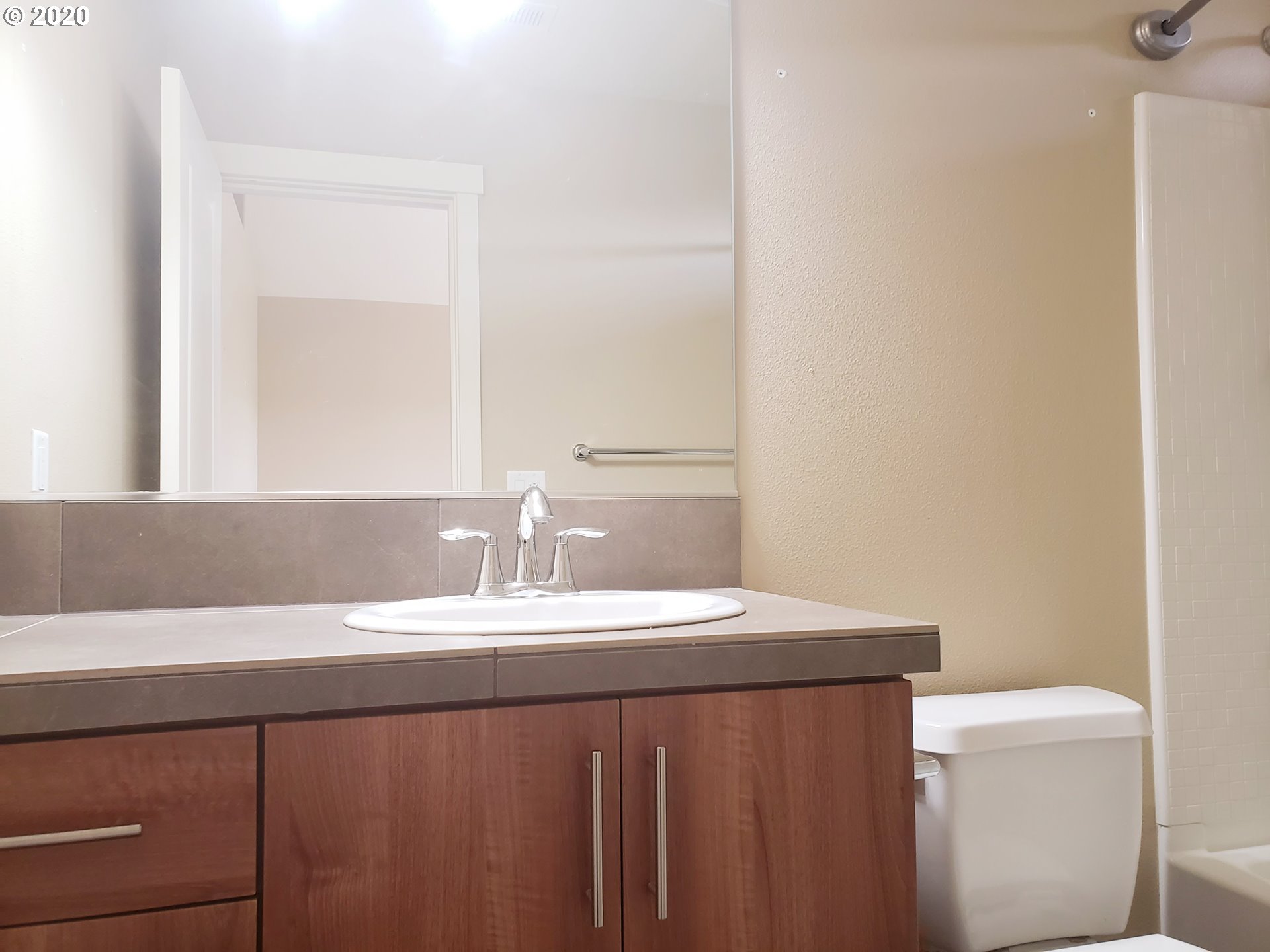 Photo #6: 20407557 Listing 