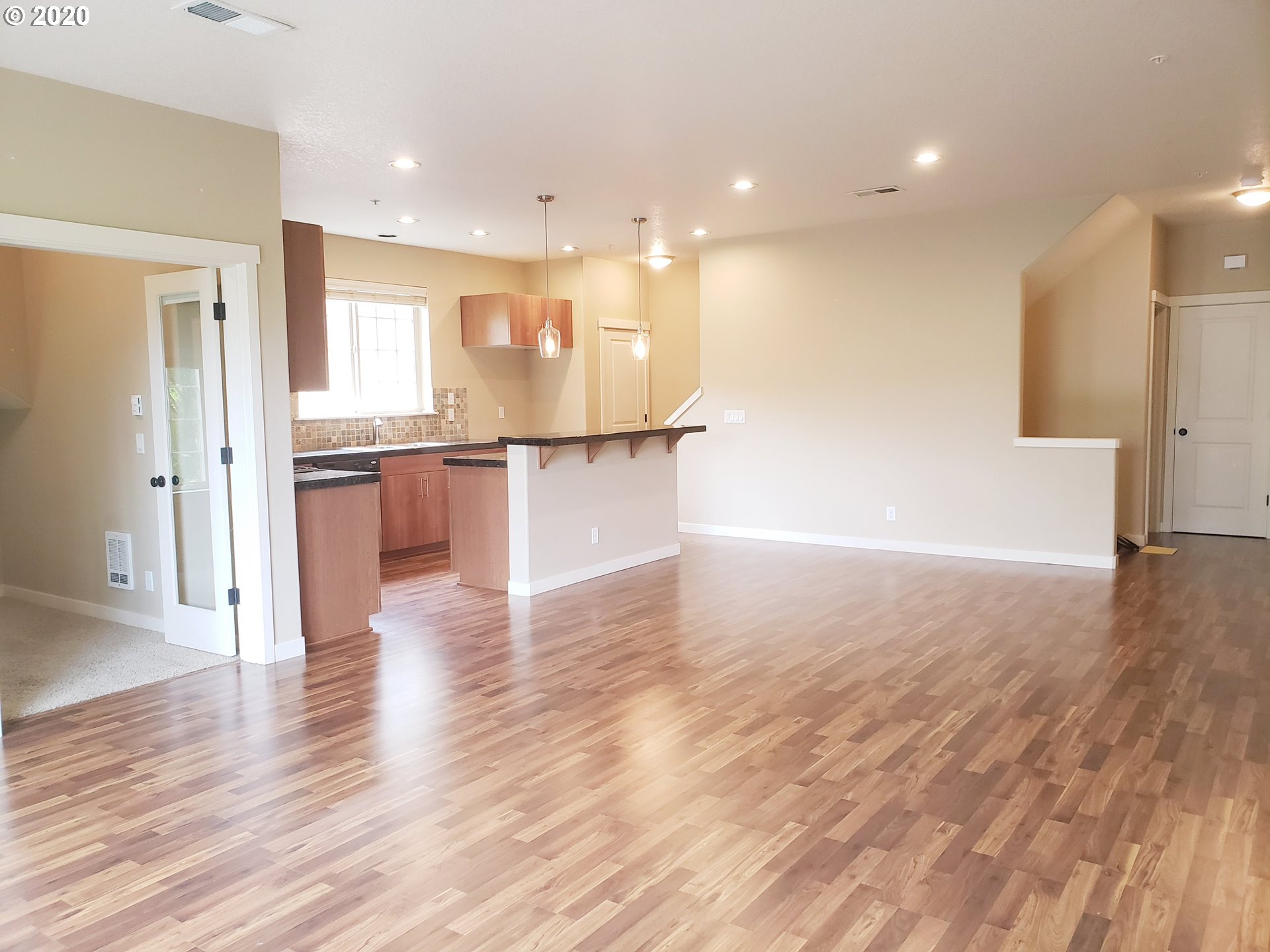Photo #4: 20407557 Listing 