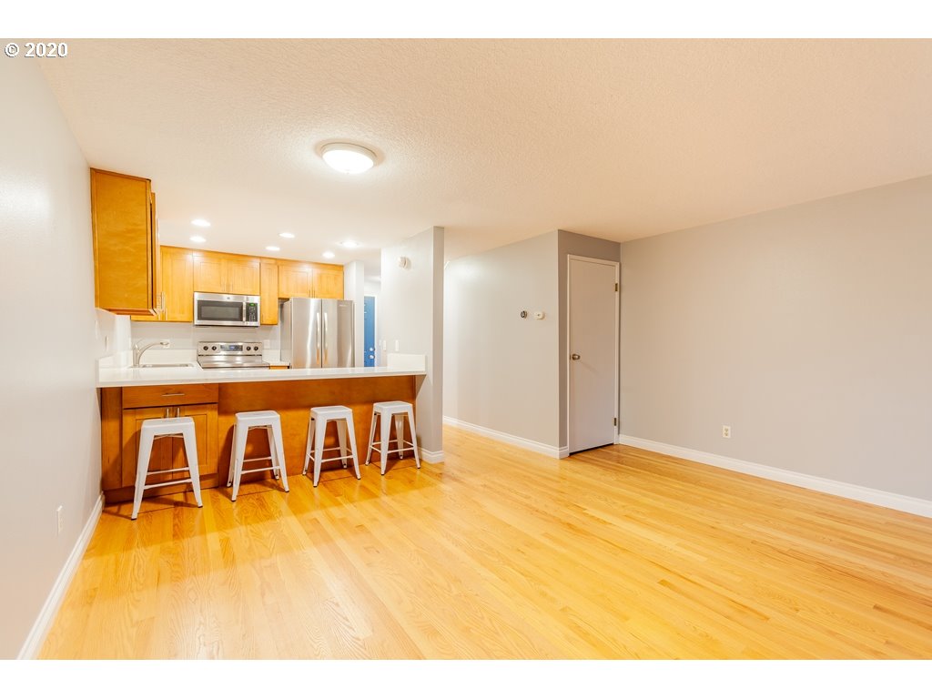 Photo #3: 20410266 Listing 