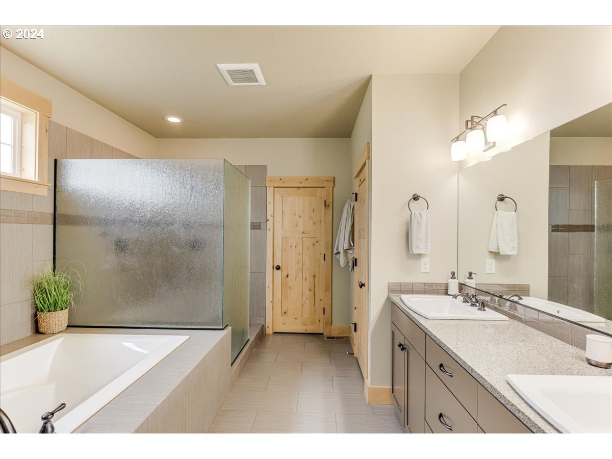 21501 SW NICHOLAS VIEW DR, Sherwood, OR, 97140