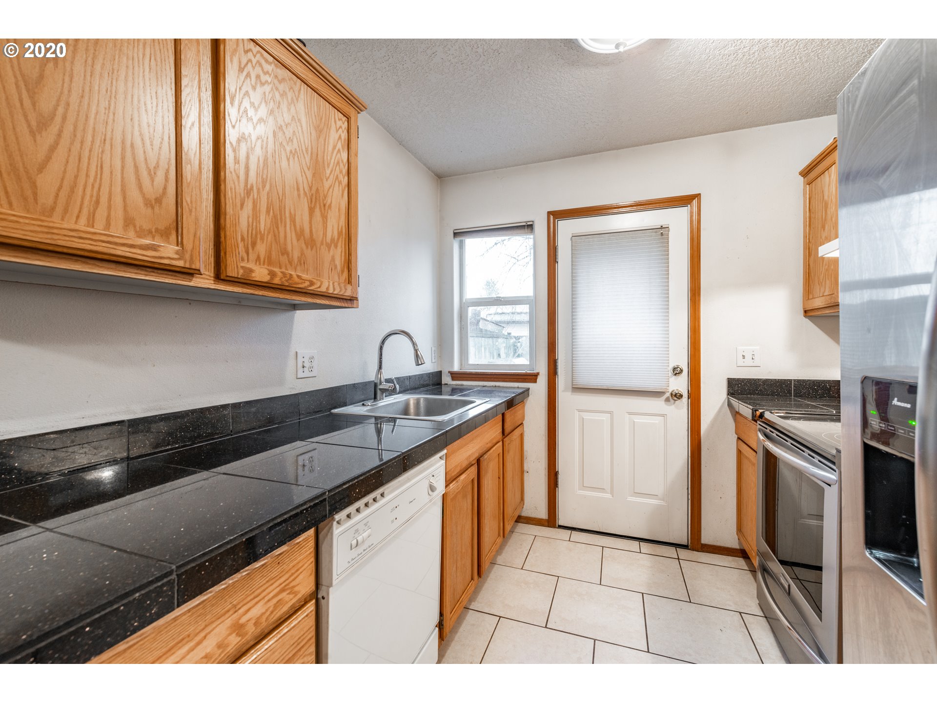 Photo #3: 20415773 Listing 