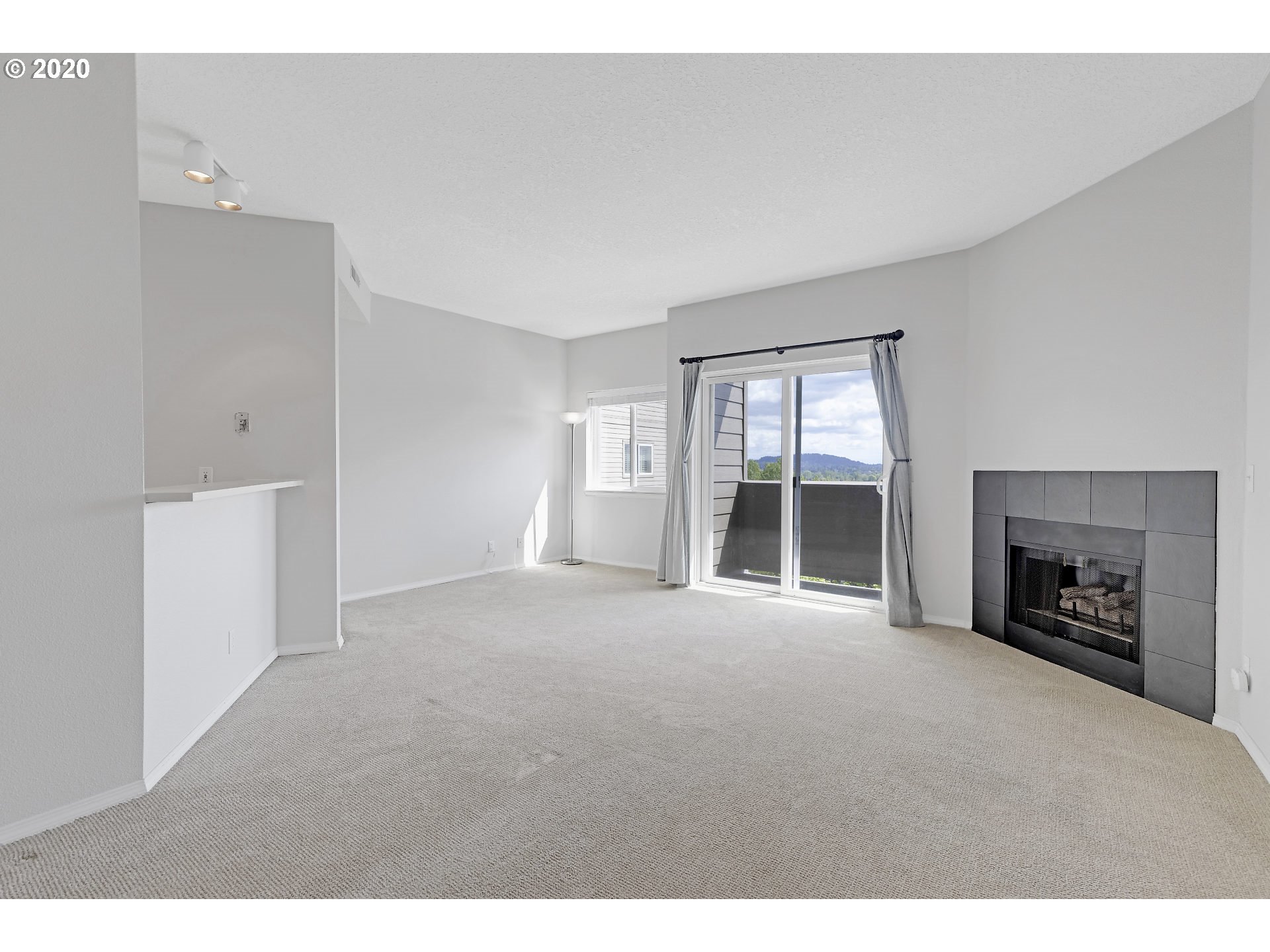 Photo #4: 20421640 Listing 