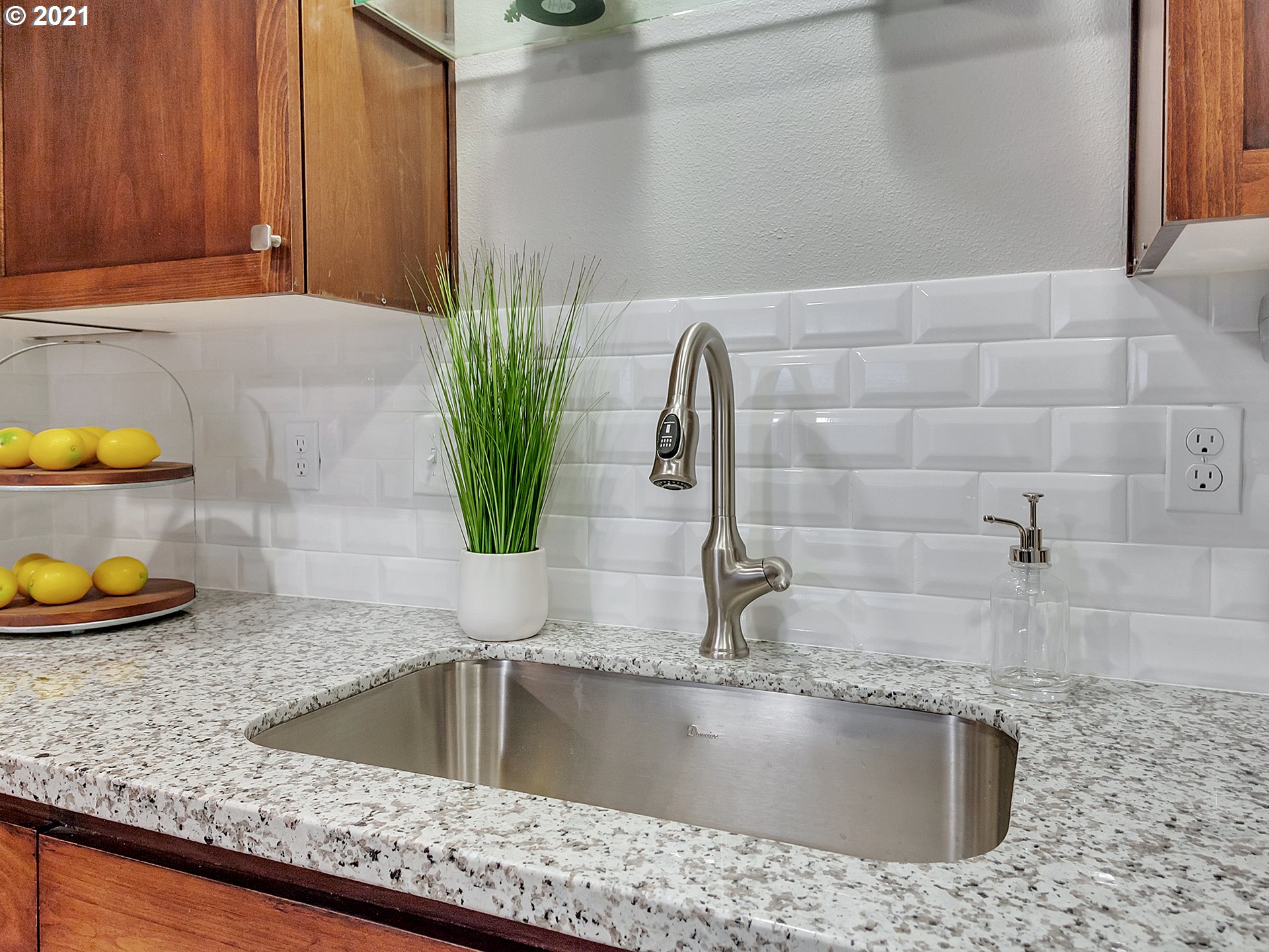 Photo #4: 20428659 Listing 