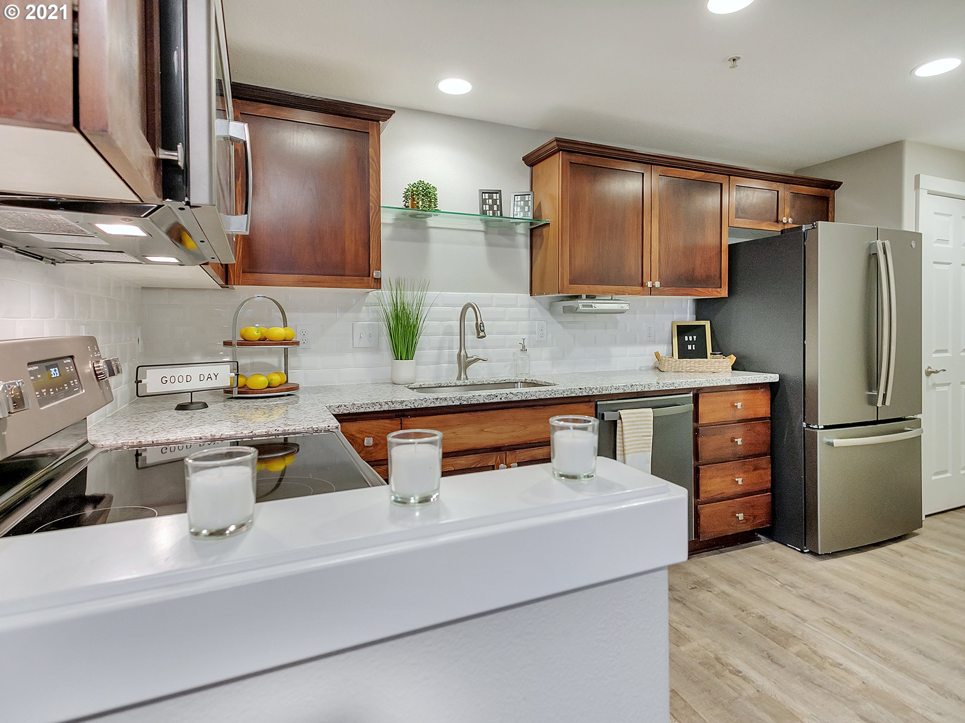 Photo #5: 20428659 Listing 