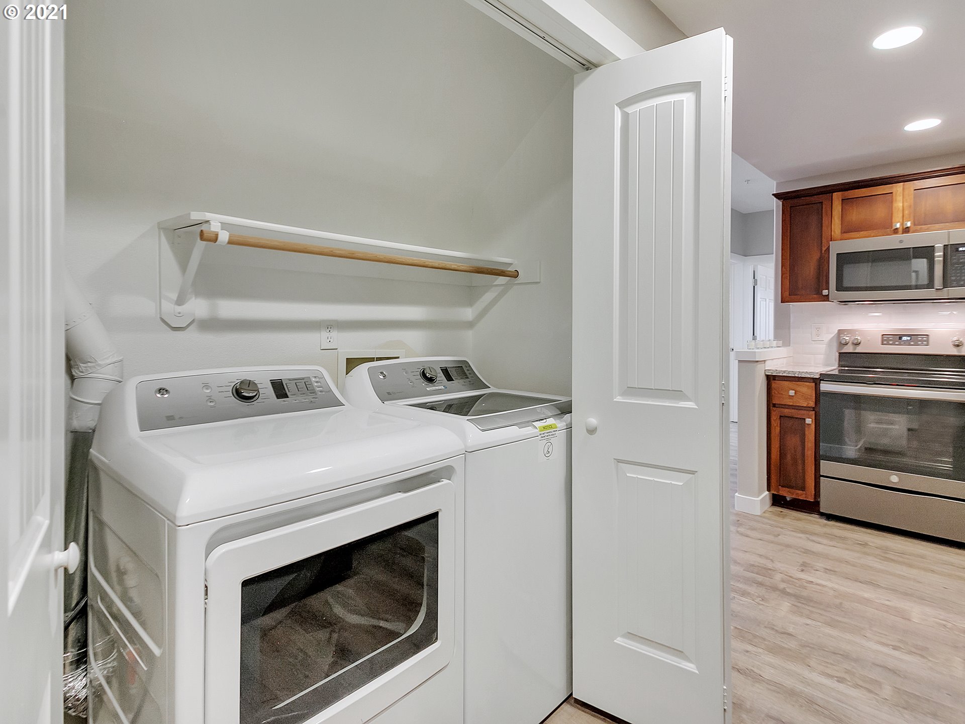 Photo #6: 20428659 Listing 