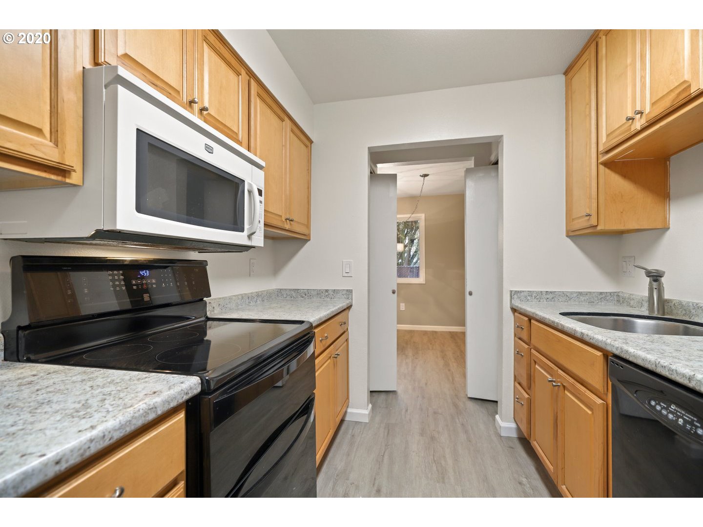 Photo #4: 20430779 Listing 