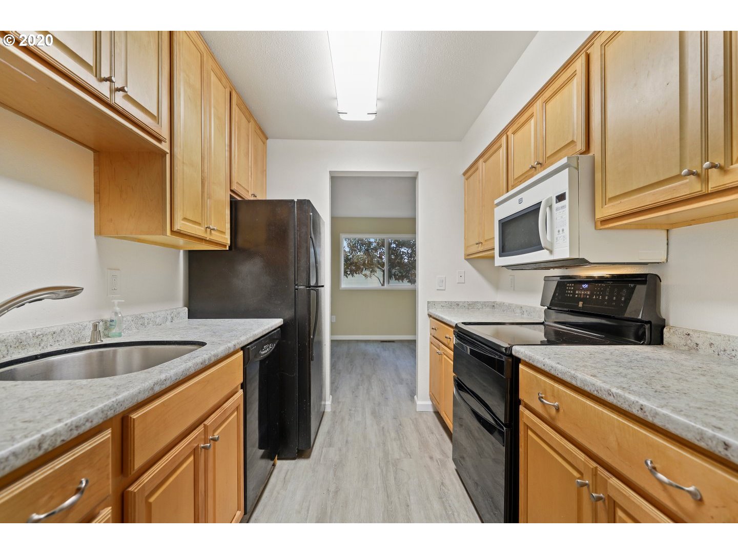 Photo #5: 20430779 Listing 