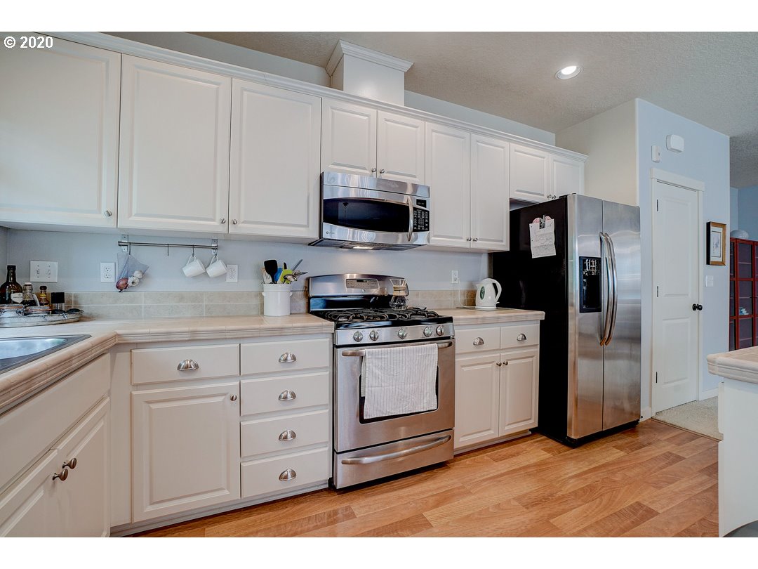 Photo #3: 20431990 Listing 