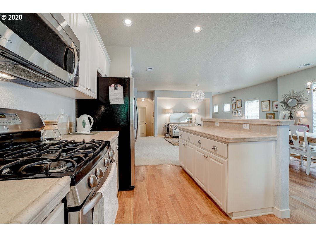 Photo #4: 20431990 Listing 