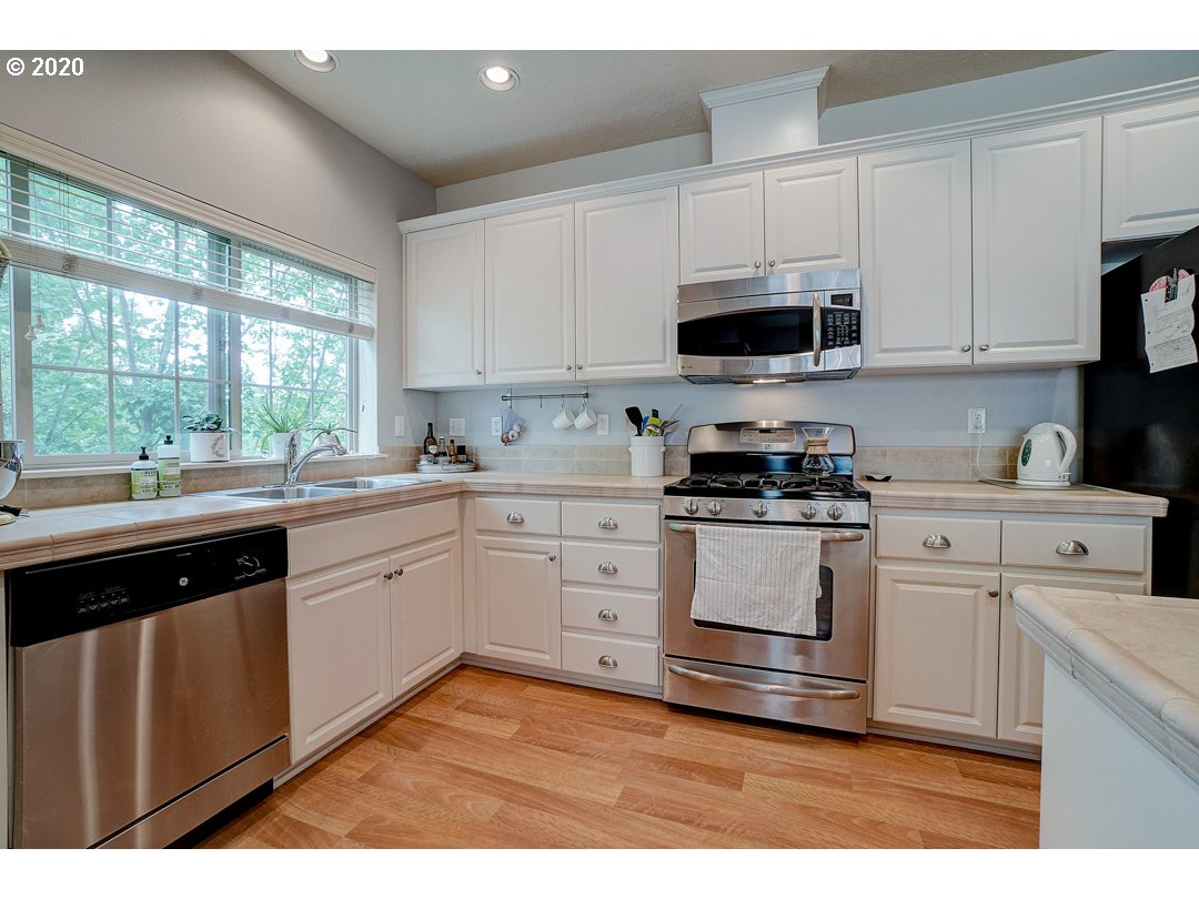 Photo #5: 20431990 Listing 
