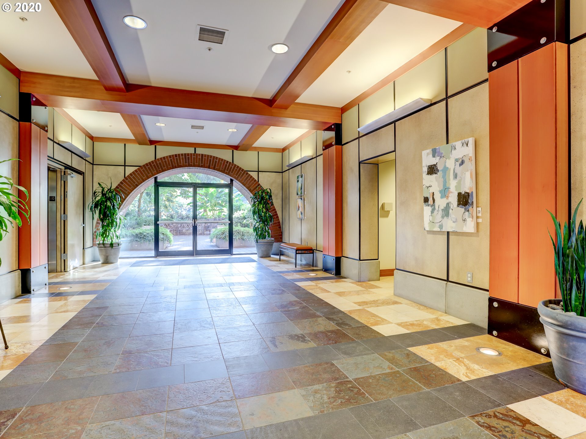 Photo #2: 20433154 Listing 