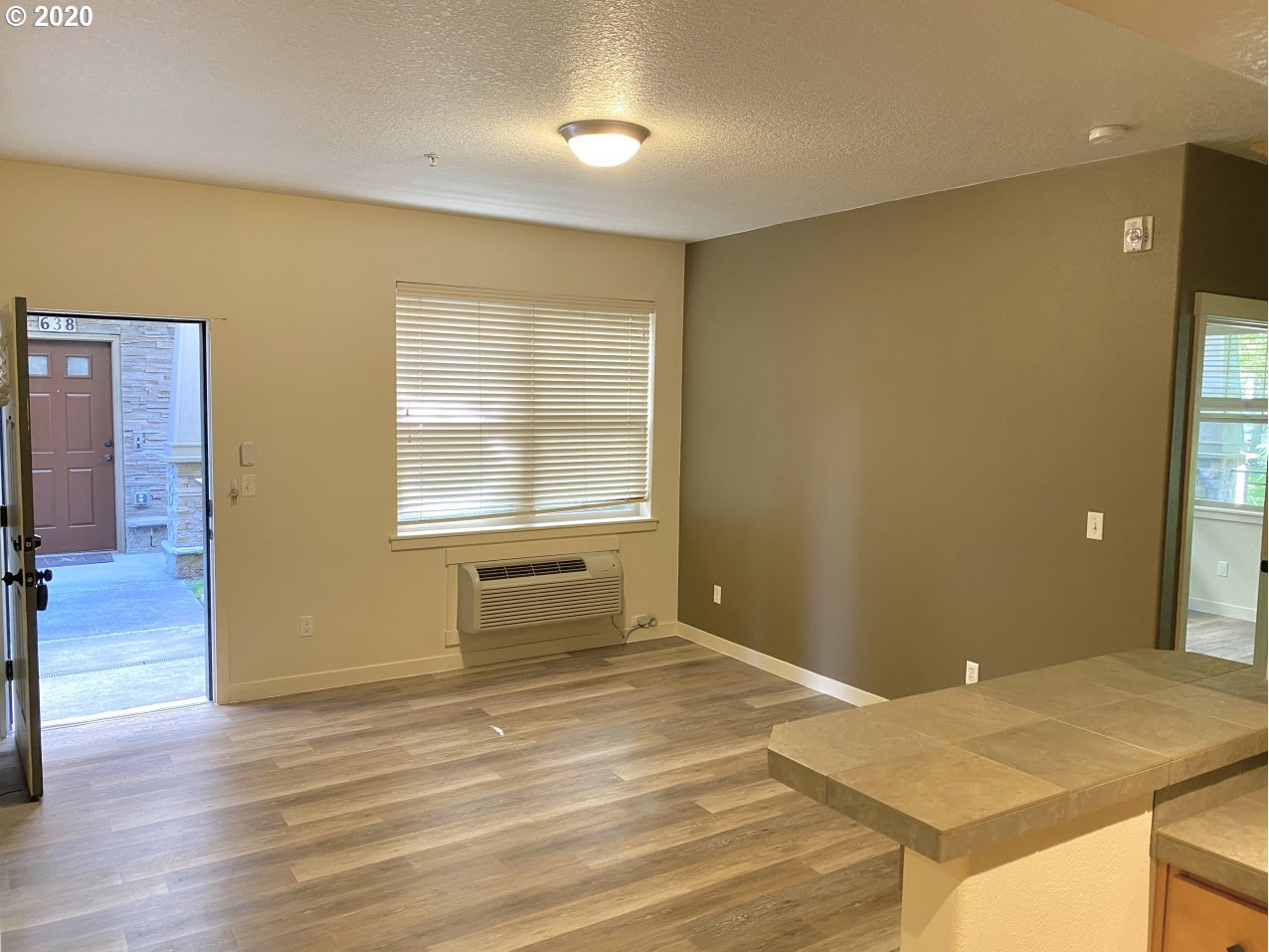 Photo #5: 20435425 Listing 