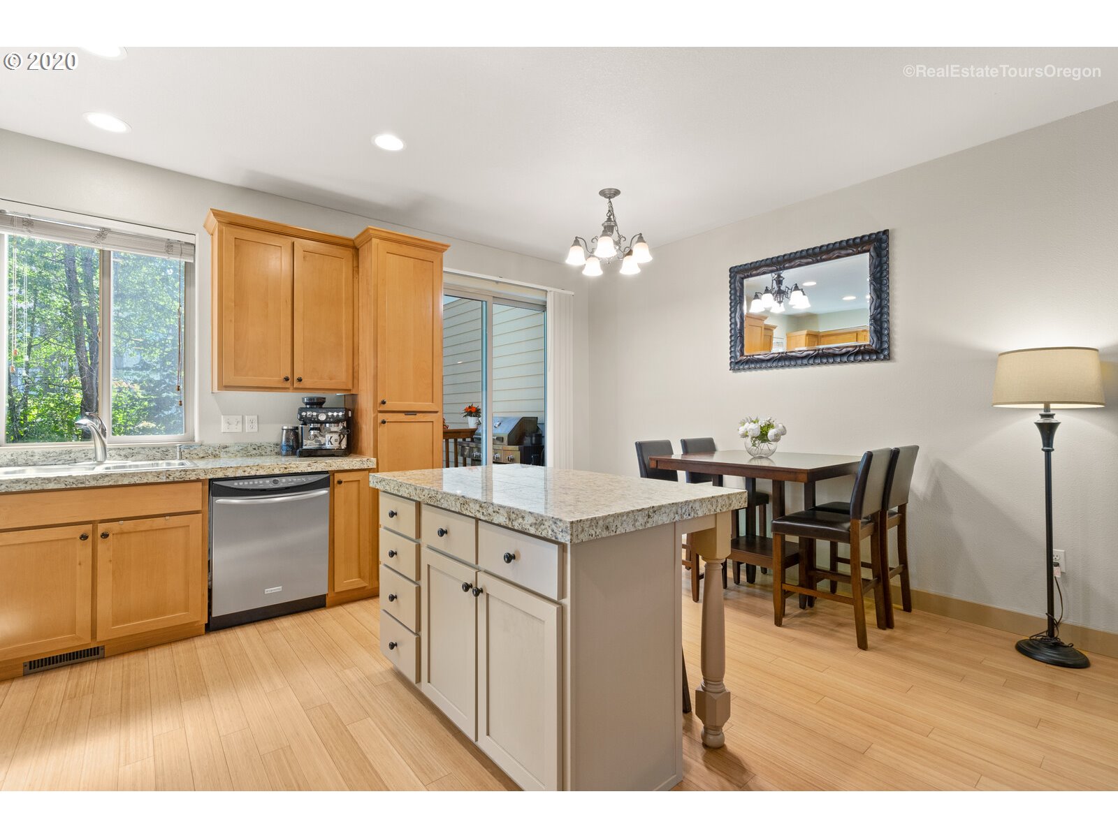 Photo #4: 20440265 Listing 