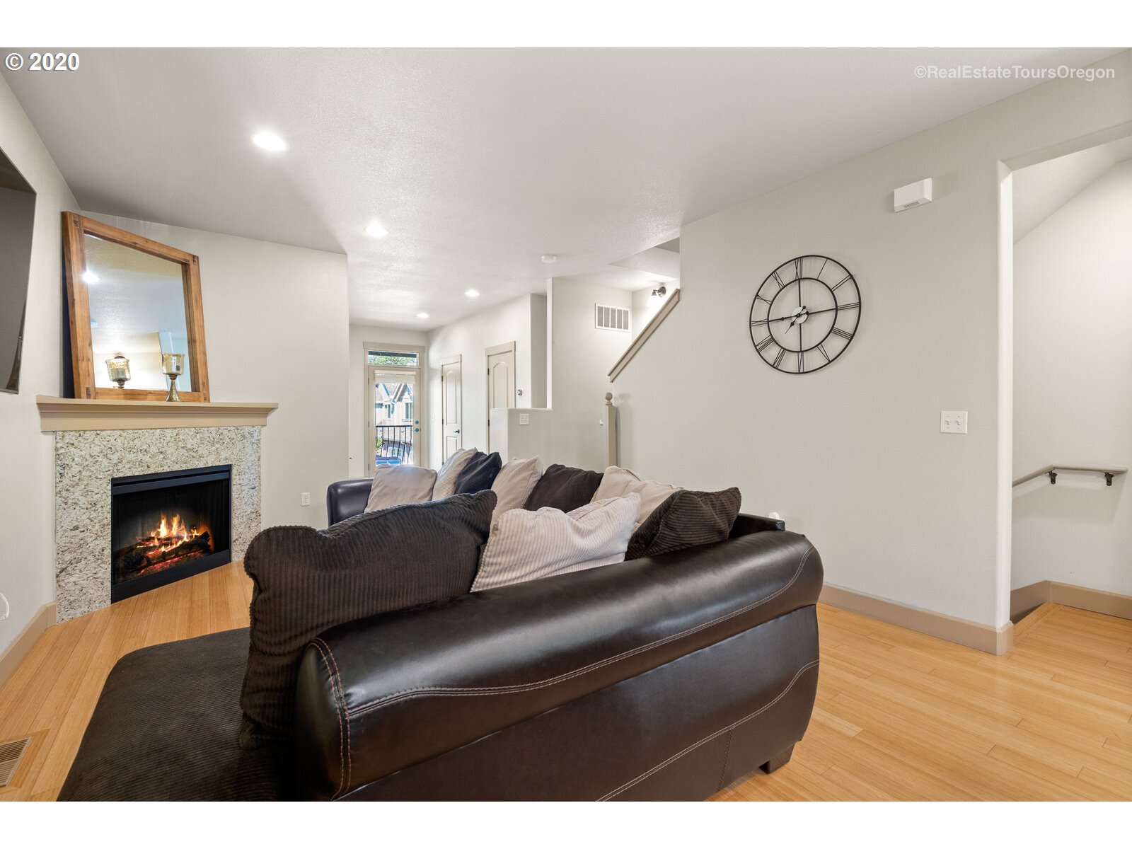 Photo #2: 20440265 Listing 
