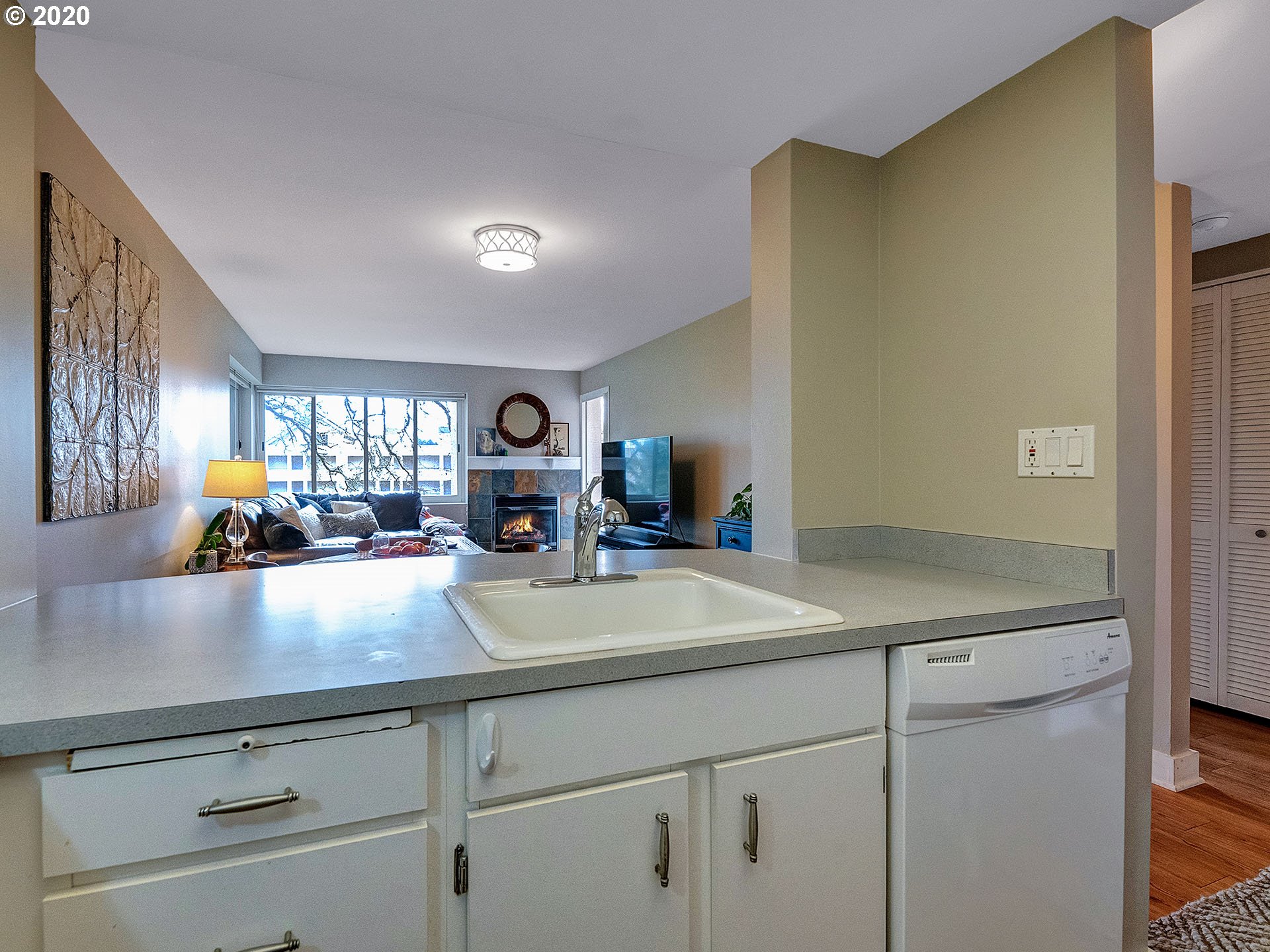 Photo #4: 20443973 Listing 