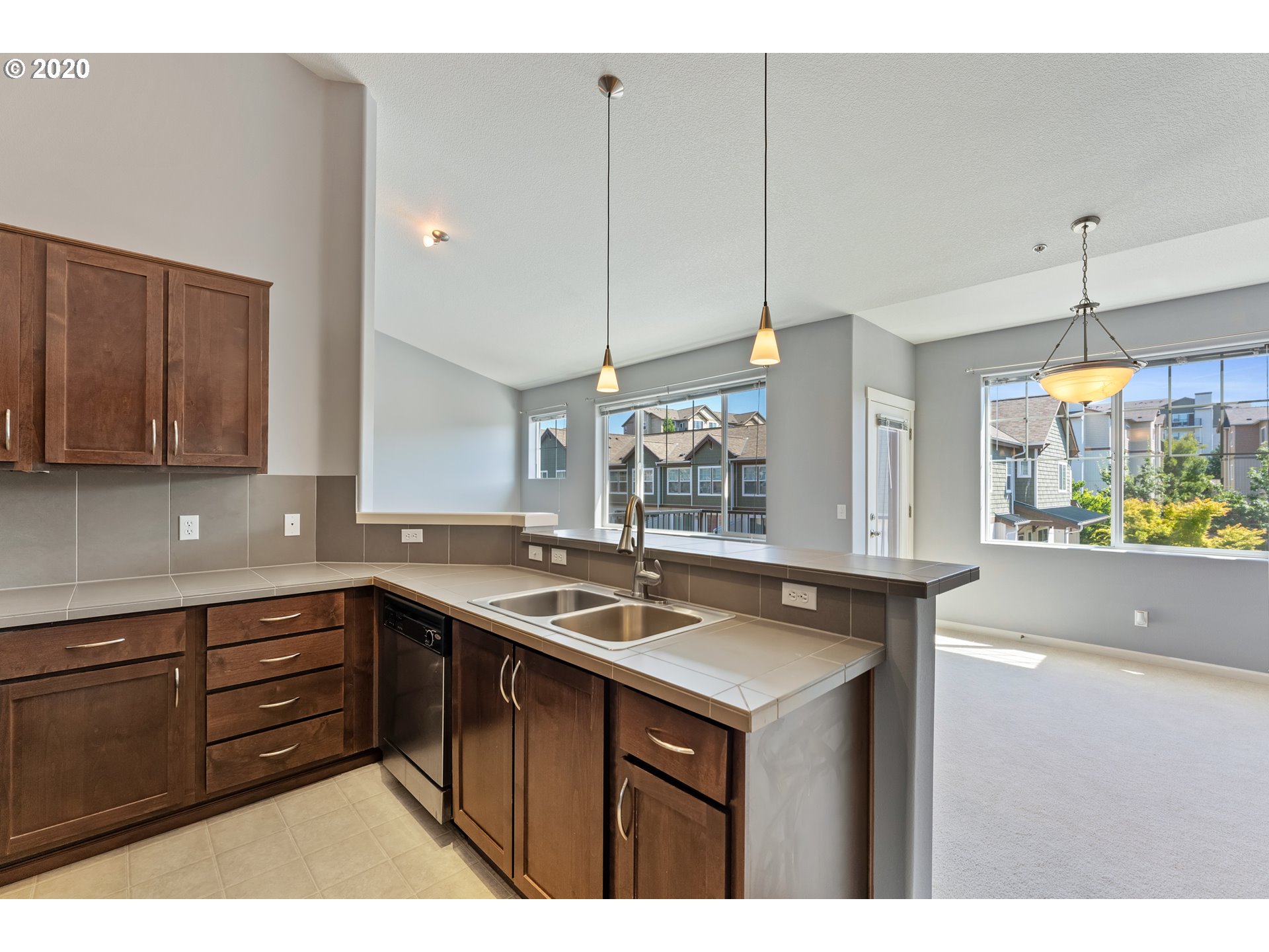 Photo #5: 20458018 Listing 
