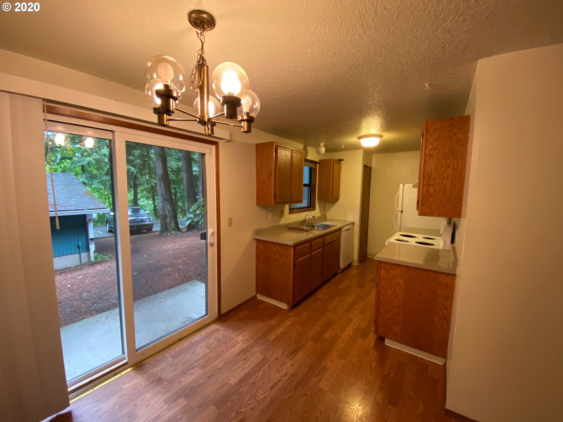 Photo #5: 20458207 Listing 
