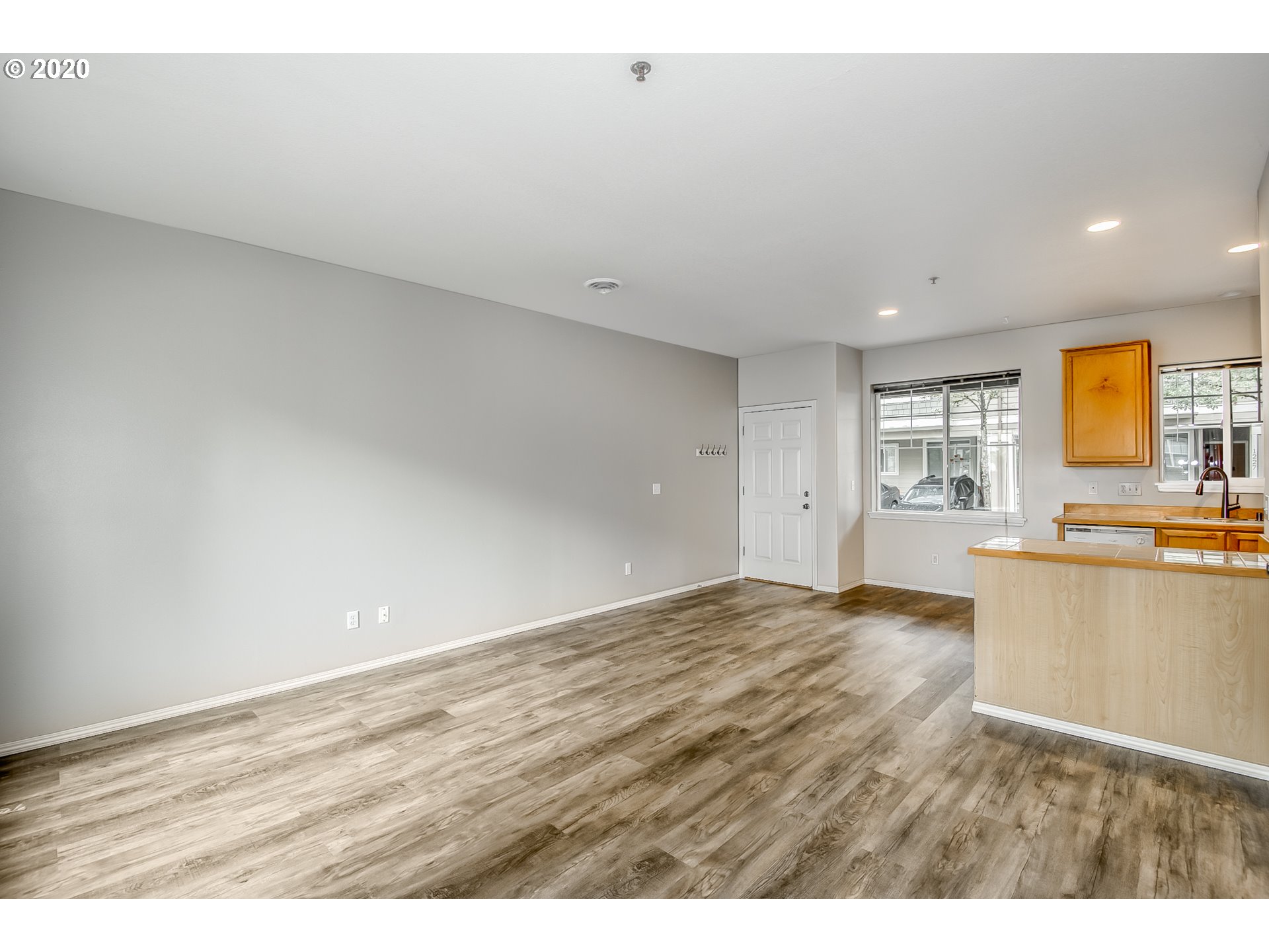 Photo #4: 20465319 Listing 