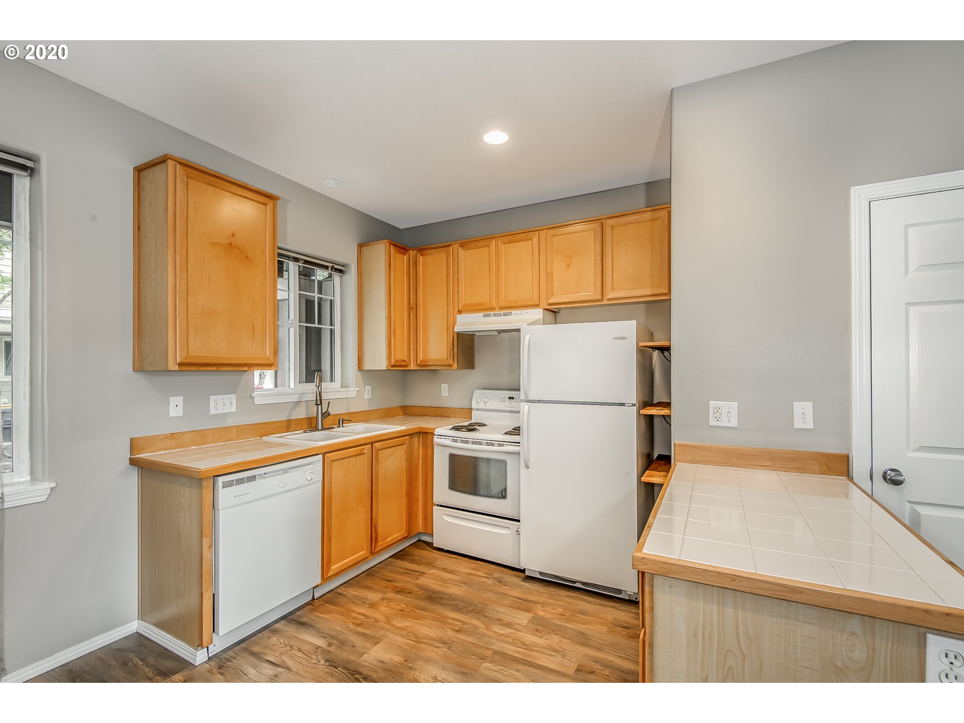 Photo #5: 20465319 Listing 