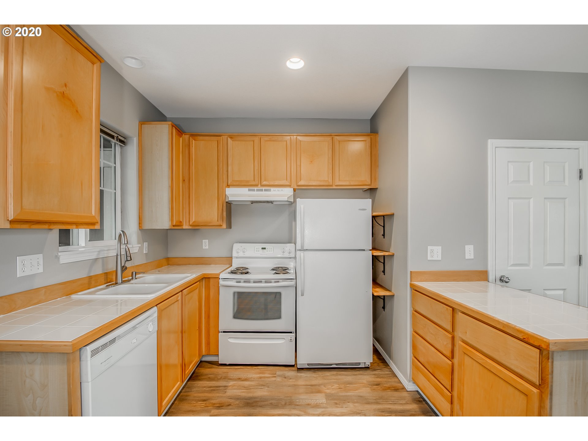 Photo #6: 20465319 Listing 
