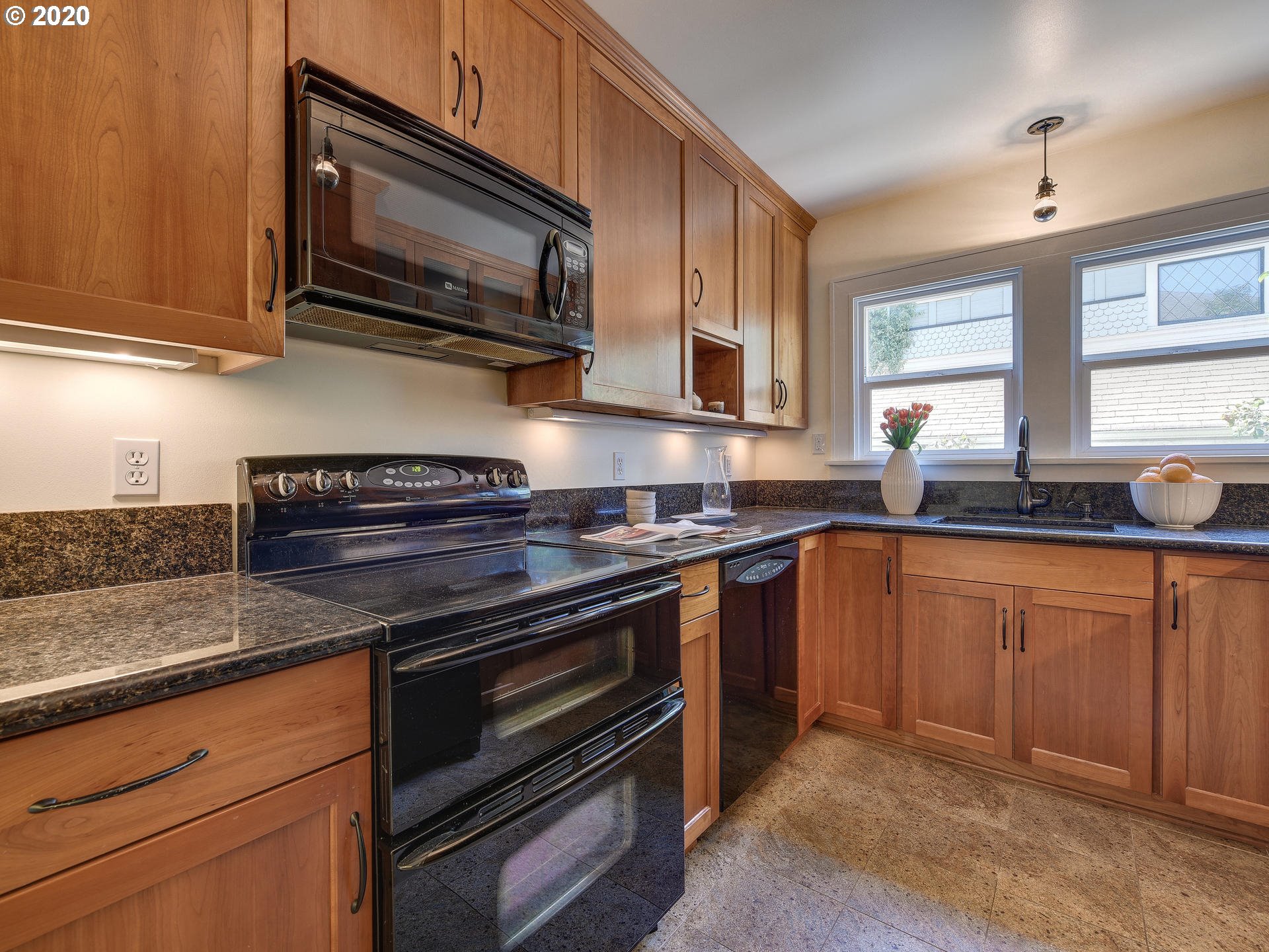 Photo #5: 20468392 Listing 