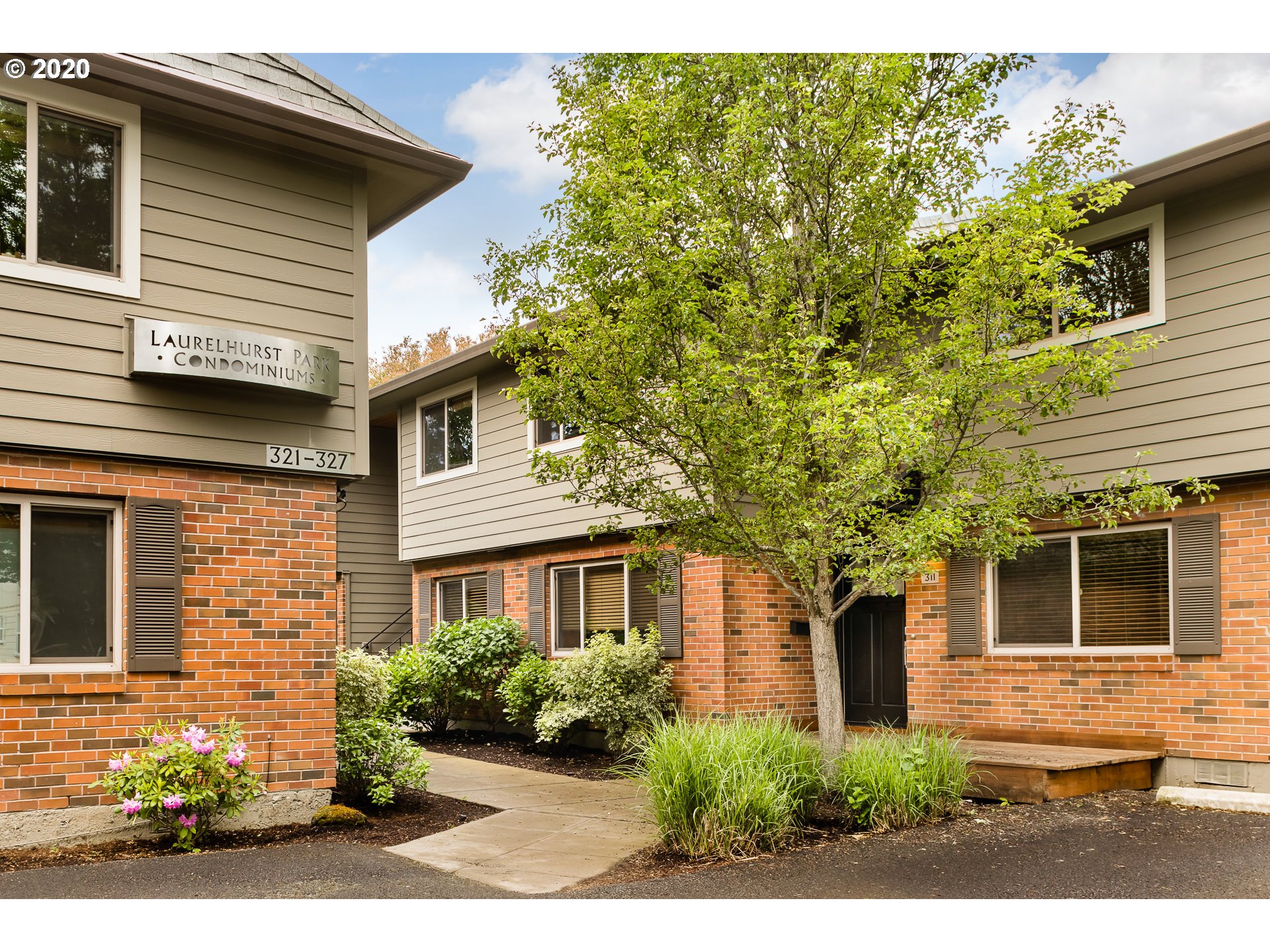 Photo #2: 20469188 Listing 