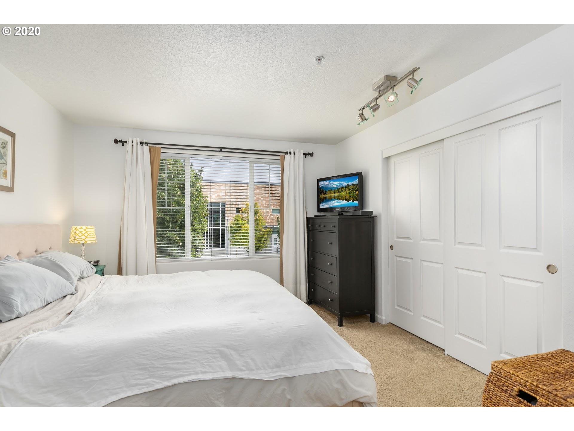 Photo #2: 20470418 Listing 